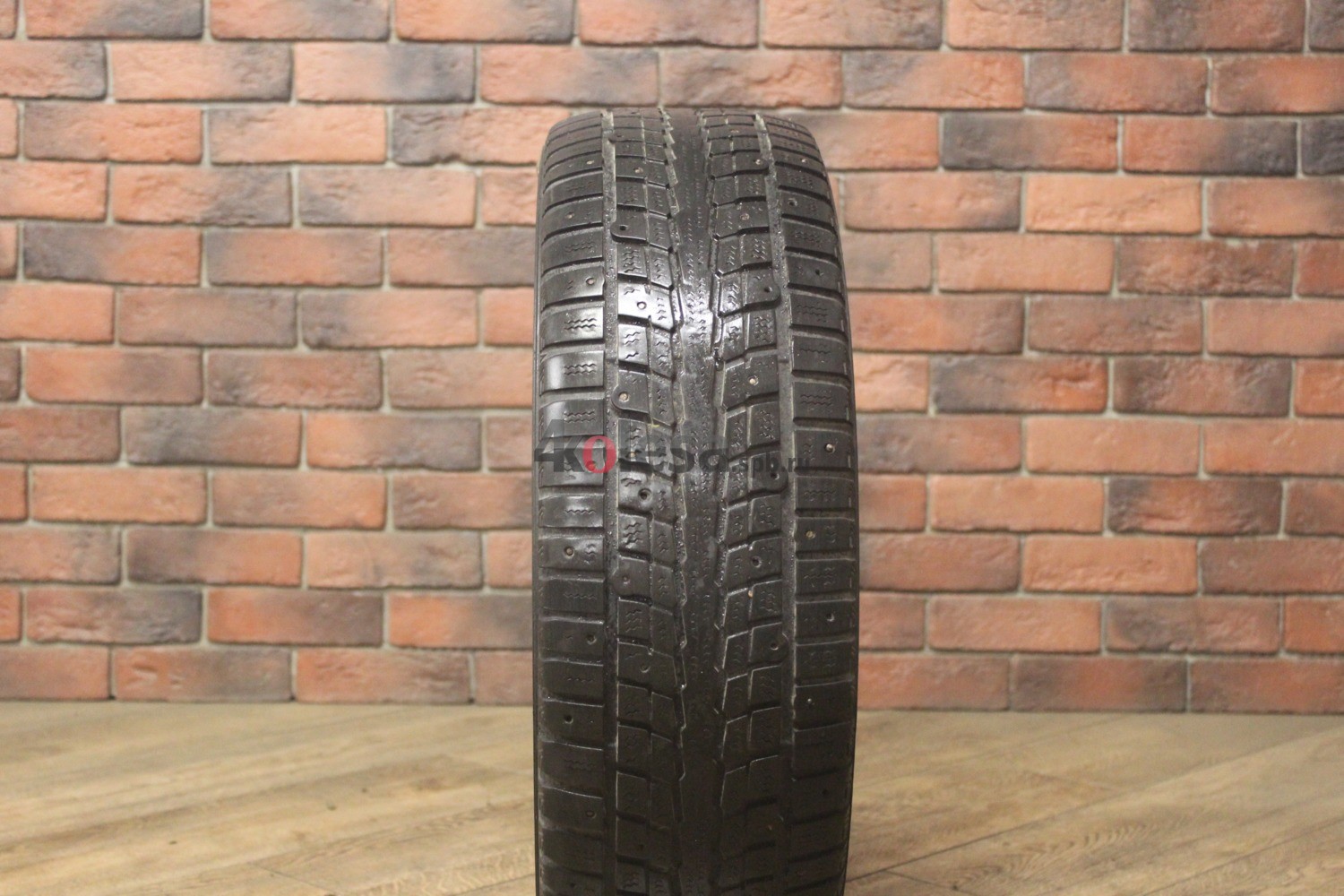 Зимние шипованные шины R16 205/60 Dunlop SP Winter ICE 01 бу (4-5 мм.) остаток шипов 0-25%