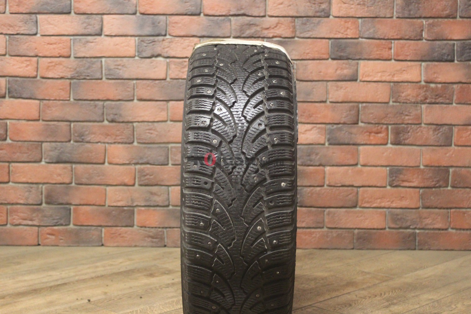 Зимние шипованные шины R16 205/60 Bridgestone Noranza 2 evo бу (6-7 мм.) остаток шипов 70-100%
