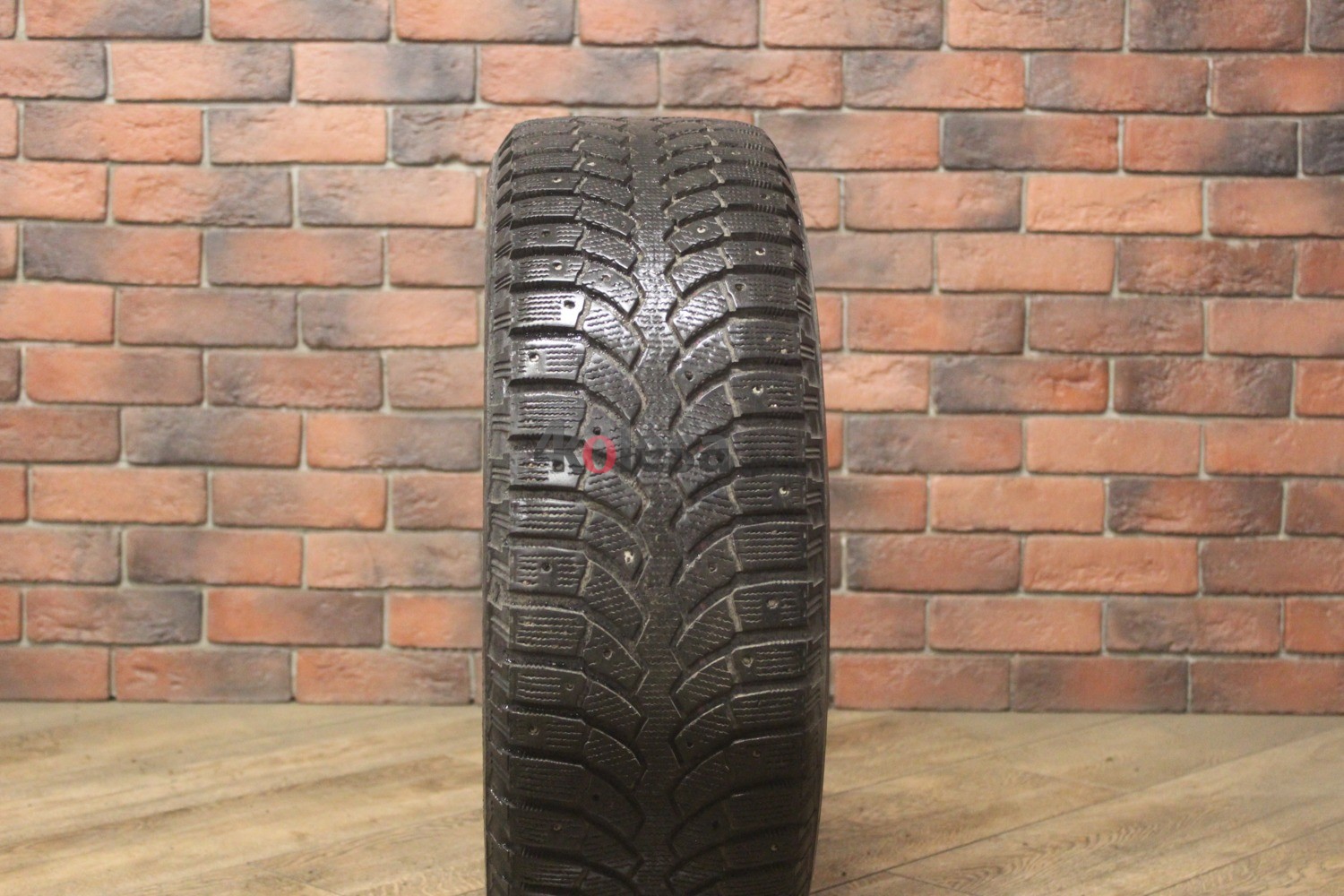 Зимние шипованные шины R16 205/60 Bridgestone Blizzak Spike-01 бу (4-5 мм.) остаток шипов 0-25%