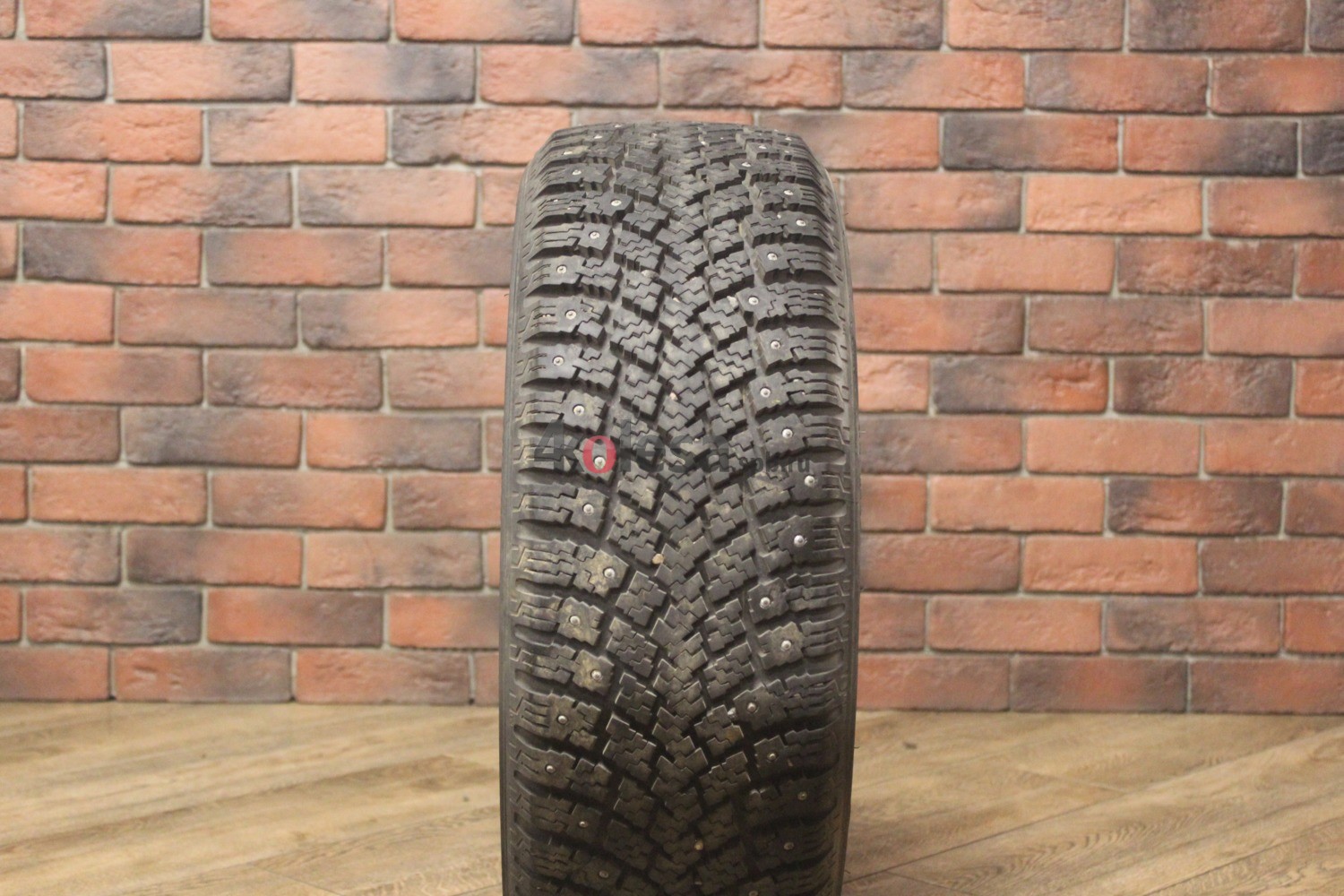 Зимние шипованные шины R16 215/55 Nokian Tyres Hakkapeliitta 1 бу (8-9 мм.) остаток шипов 70-100%