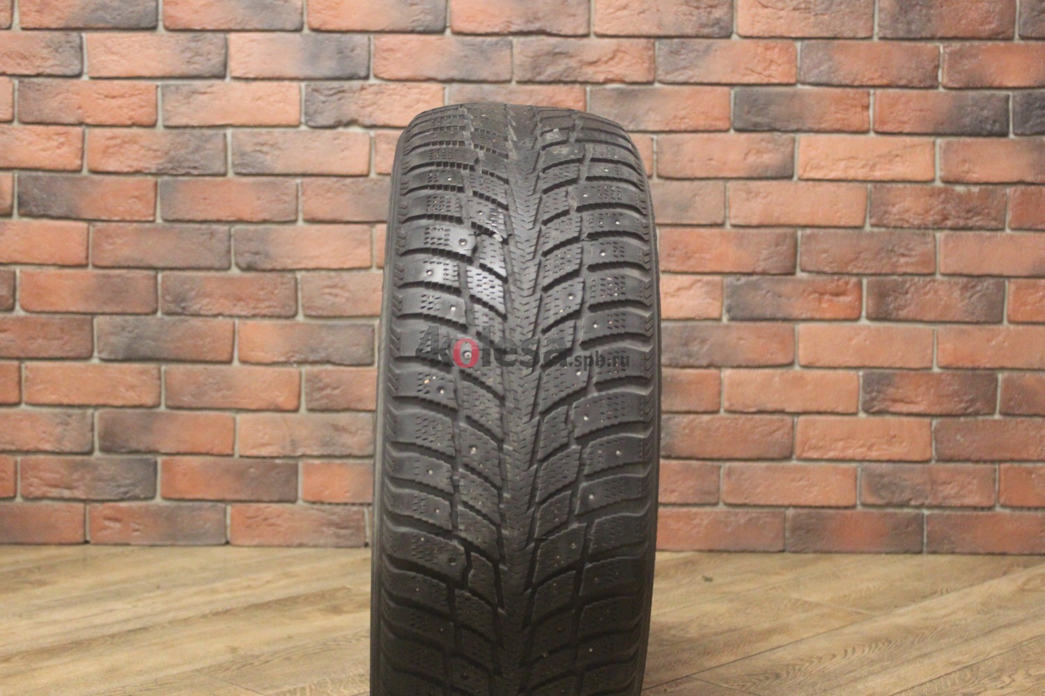 Зимние шипованные шины R16 215/55 Nokian Tyres Nordman + бу (4-5 мм.) остаток шипов 0-25%