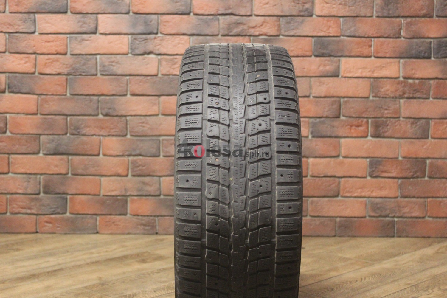 Зимние шипованные шины R16 215/55 Dunlop SP Winter ICE 01 бу (4-5 мм.) остаток шипов 0-25%