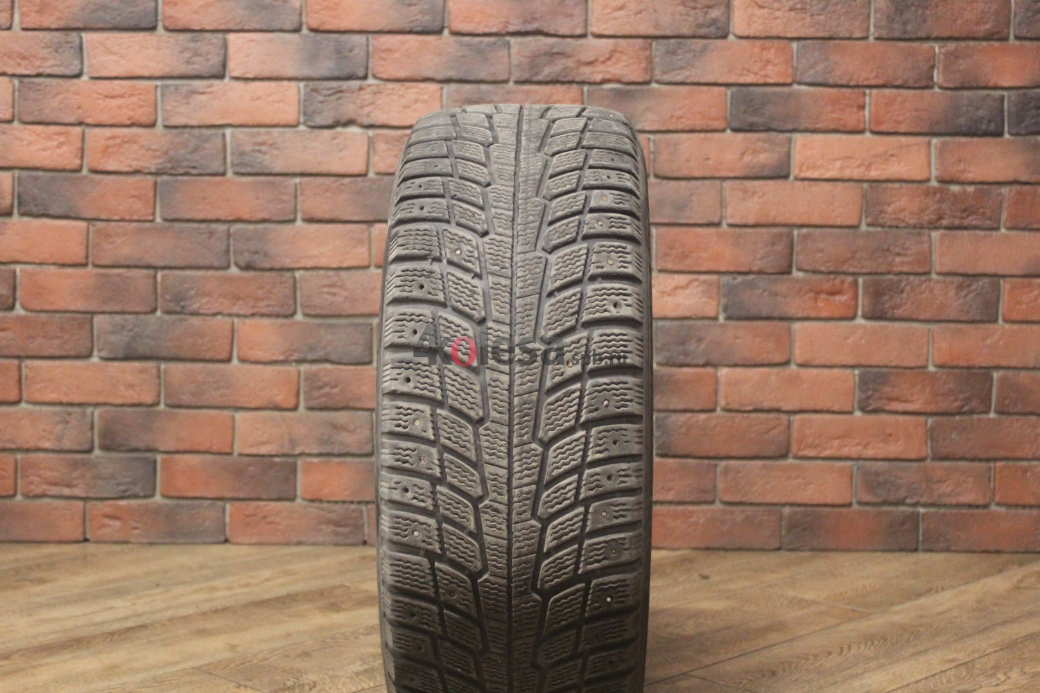 Зимние шипованные шины R16 215/55 Michelin X-Ice North бу (4-5 мм.) остаток шипов 0-25%