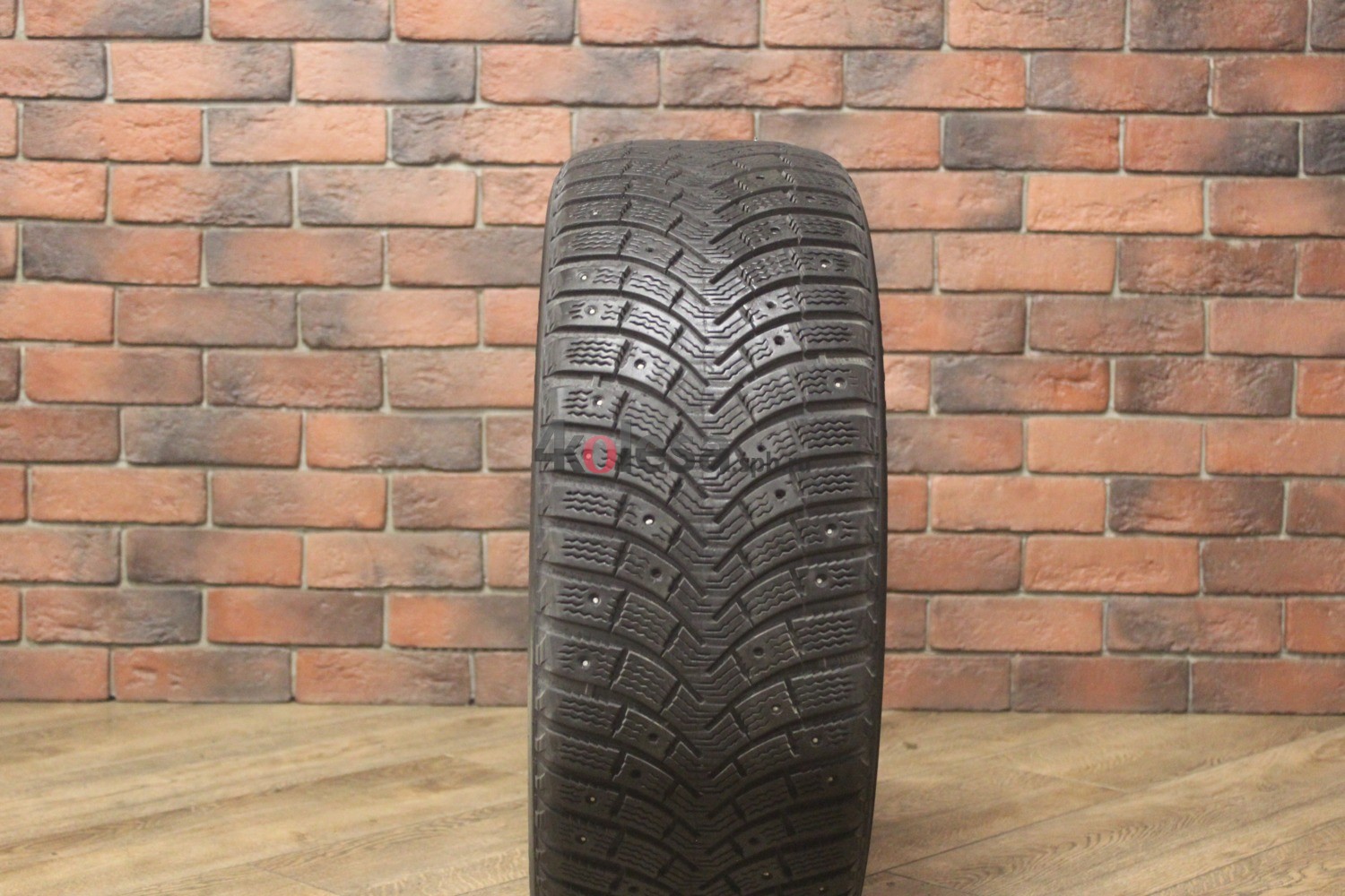Зимние шипованные шины R16 215/55 Michelin X-Ice North 2 бу (4-5 мм.) остаток шипов 0-25%