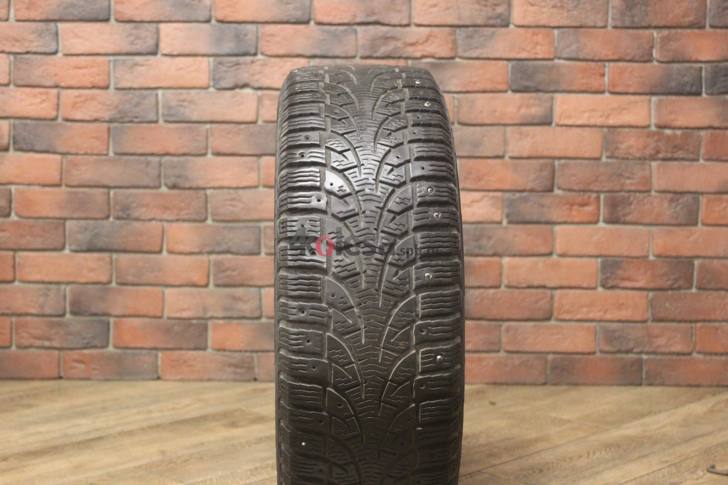 Зимние шипованные шины R16 215/55 Pirelli Winter Carving Edge бу (4-5 мм.) остаток шипов 0-25%