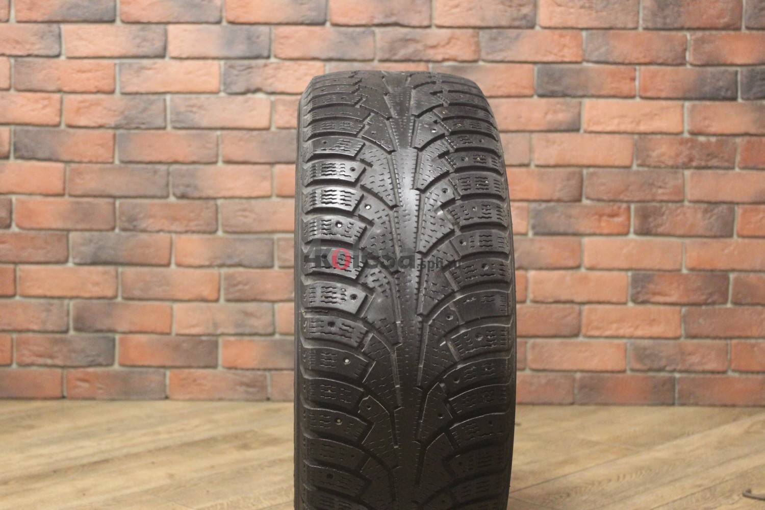 Зимние шипованные шины R16 215/55 Nokian Tyres Nordman 5 бу (4-5 мм.) остаток шипов 0-25%