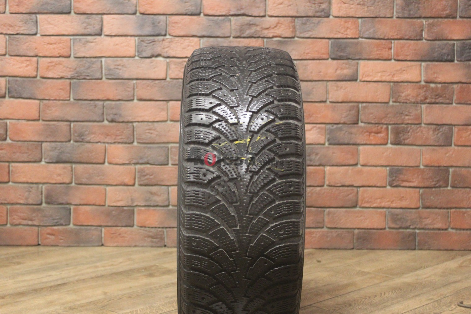 Зимние шипованные шины R16 215/55 Nokian Tyres Nordman 4 бу (4-5 мм.) остаток шипов 0-25%