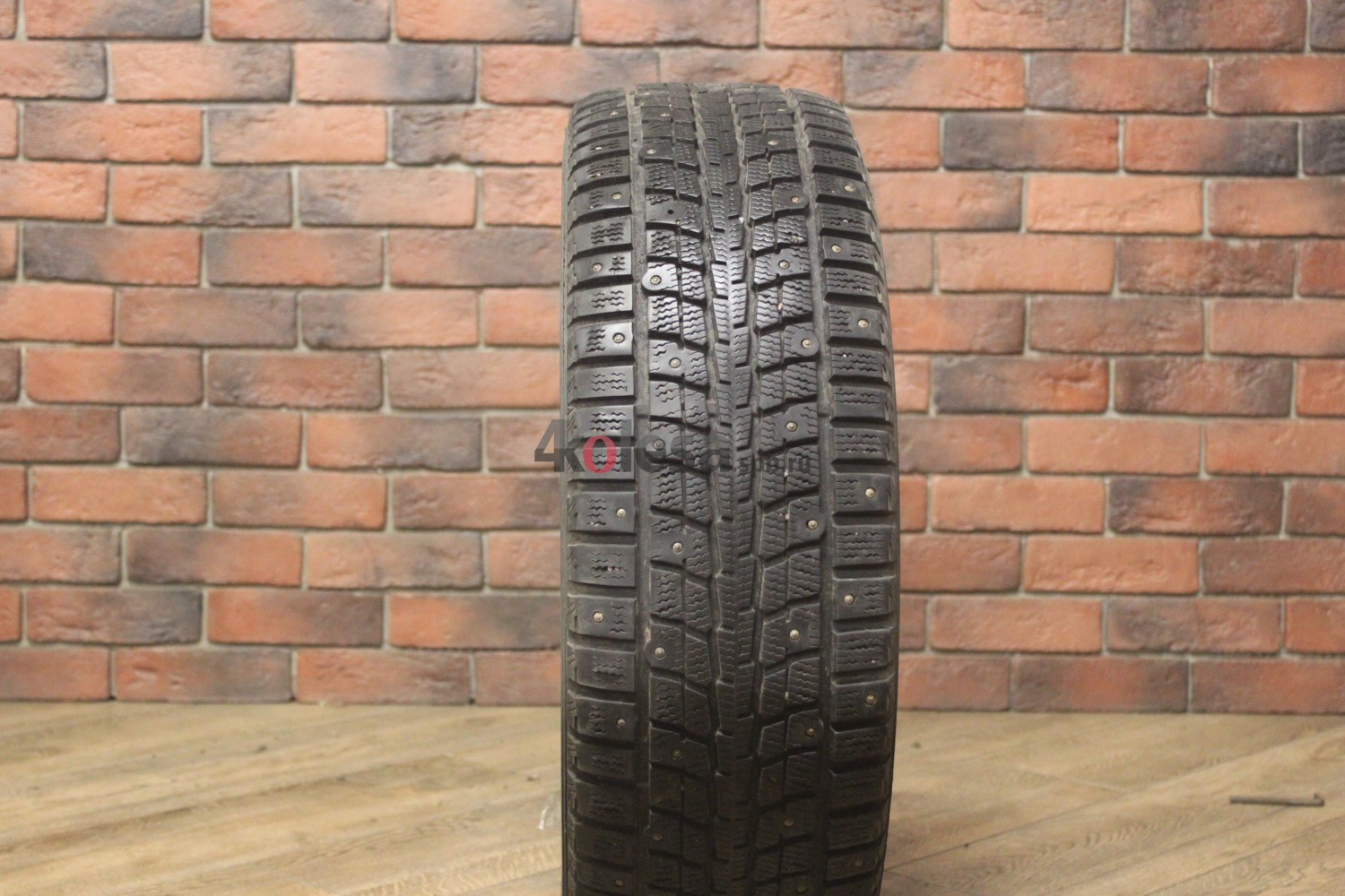 Зимние шипованные шины R16 215/60 Dunlop SP Winter ICE 01 бу (6-7 мм.) остаток шипов 70-100%