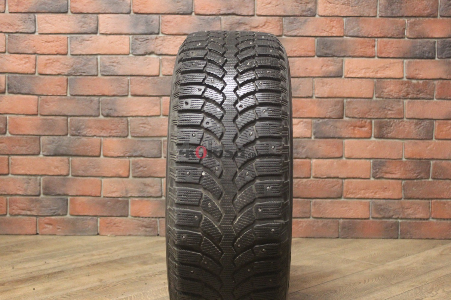 Зимние шипованные шины R16 215/60 Bridgestone Blizzak Spike-01 бу (6-7 мм.) остаток шипов 70-100%