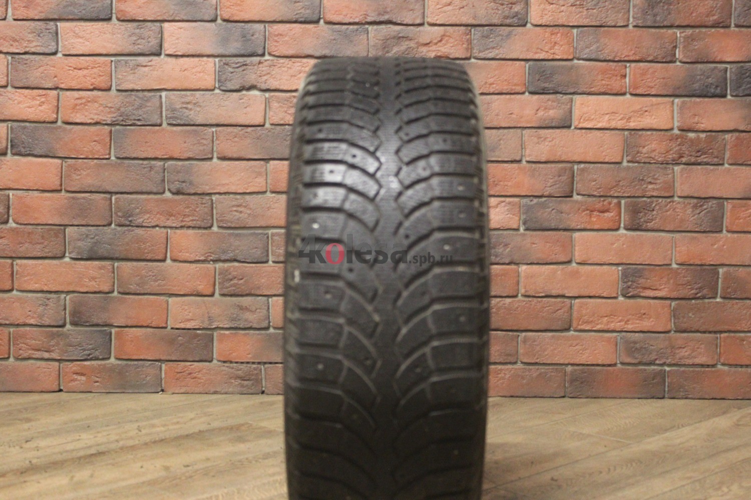 Зимние шипованные шины R16 215/60 Bridgestone Blizzak Spike-01 бу (4-5 мм.) остаток шипов 0-25%