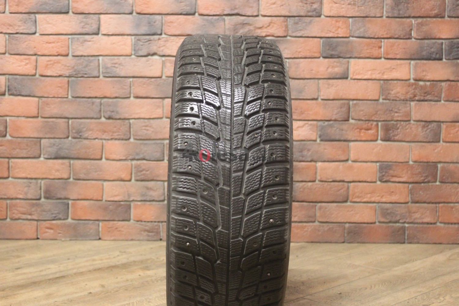 Зимние шипованные шины R16 215/60 Michelin X-Ice North бу (6-7 мм.) остаток шипов 0-25%