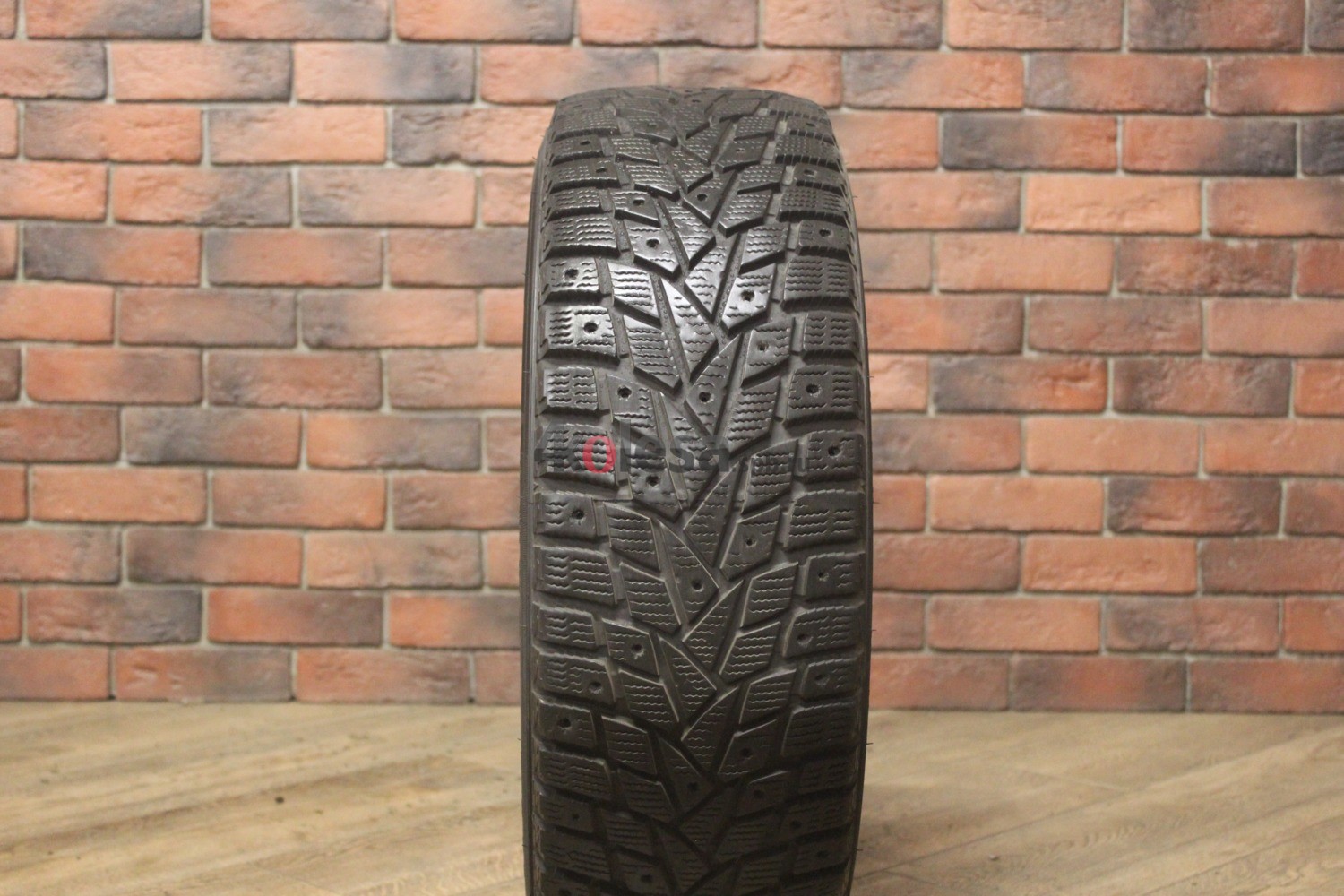 Зимние шипованные шины R16 215/60 Dunlop SP Winter ICE 02 бу (6-7 мм.) остаток шипов 0-25%