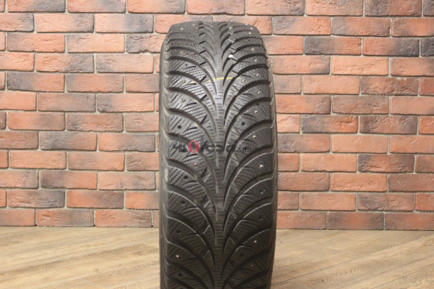 Зимние шипованные шины R16 215/65 Goodyear Ultra Grip Extreme бу (6-7 мм.) остаток шипов 50-69%