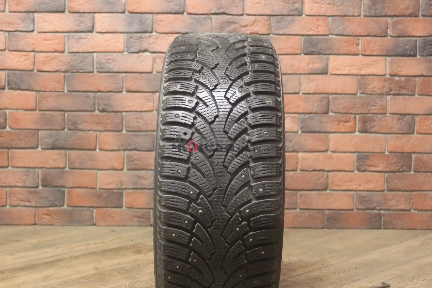 Зимние шипованные шины R16 225/55 Bridgestone Noranza 2 evo бу (6-7 мм.) остаток шипов 70-100%