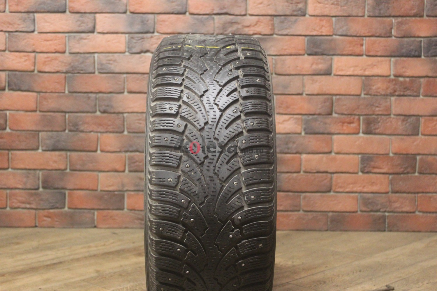 Зимние шипованные шины R16 225/55 Bridgestone Noranza 2 evo бу (4-5 мм.) остаток шипов 70-100%
