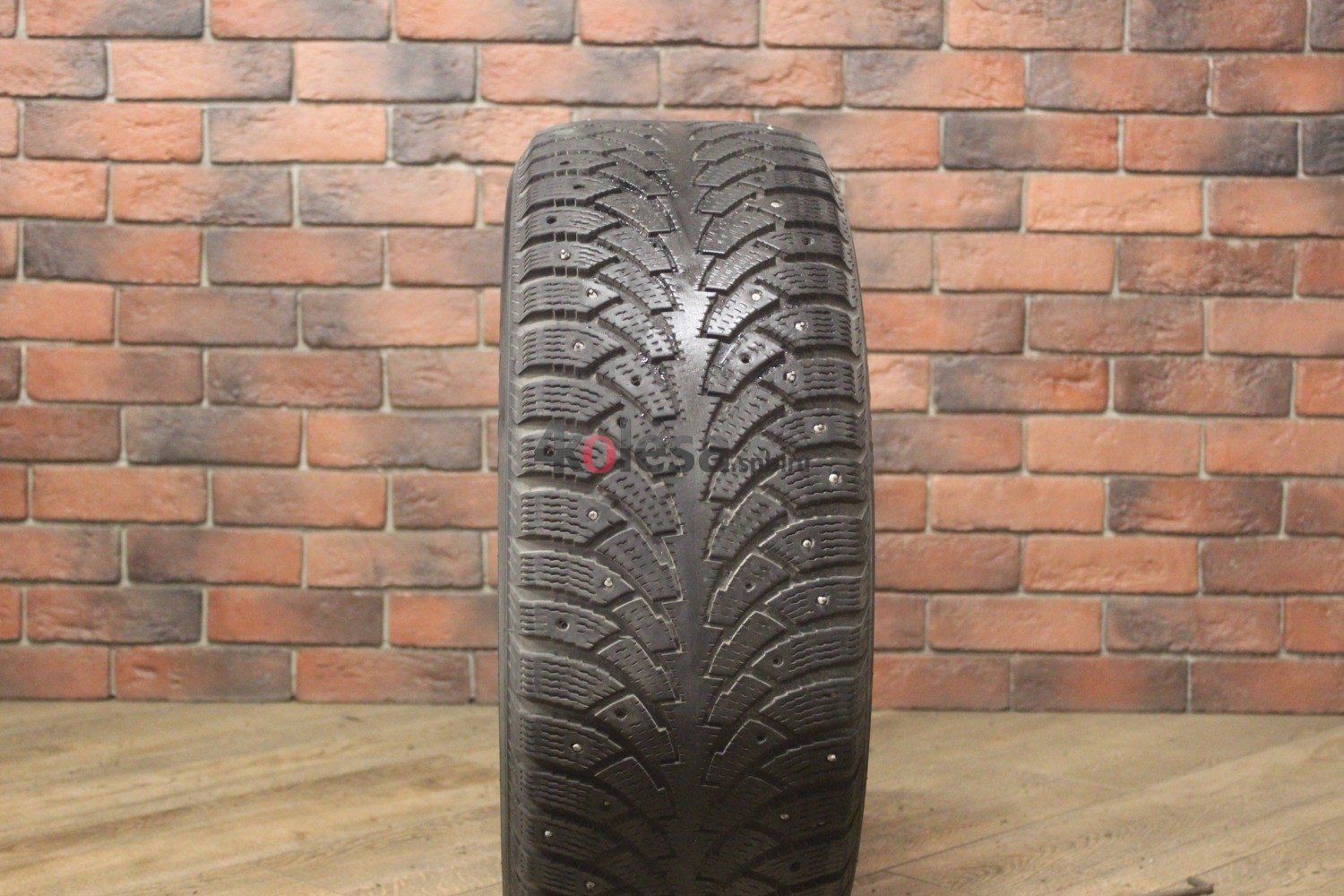 Зимние шипованные шины R16 225/55 Nokian Tyres Hakkapeliitta 4 бу (4-5 мм.) остаток шипов 25-49%