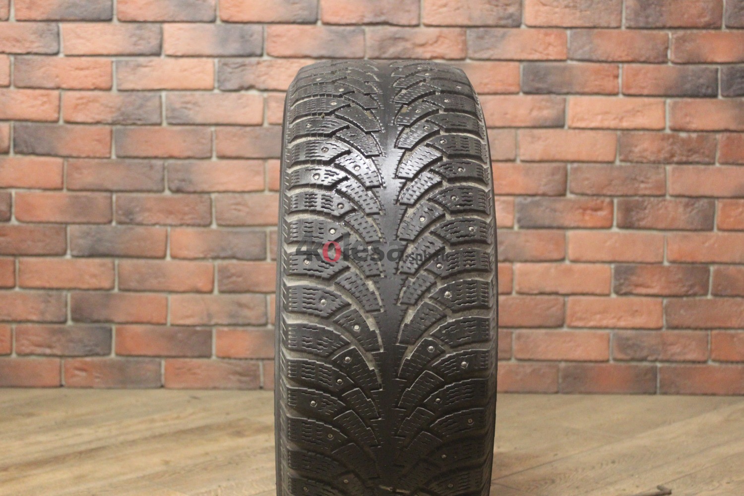 Зимние шипованные шины R16 225/55 Nokian Tyres Hakkapeliitta 4 бу (4-5 мм.) остаток шипов 50-69%