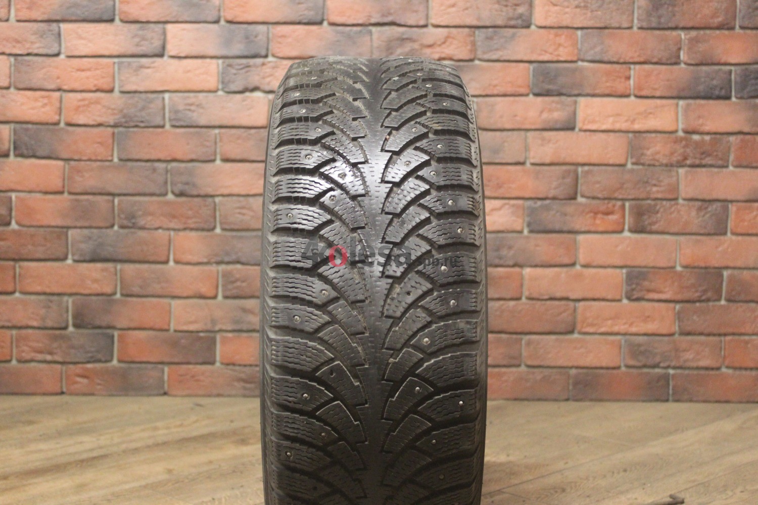 Зимние шипованные шины R16 225/55 Nokian Tyres Hakkapeliitta 4 бу (4-5 мм.) остаток шипов 70-100%