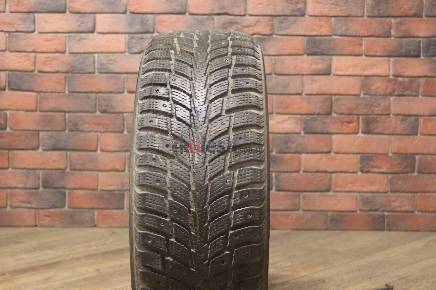 Зимние шипованные шины R16 225/55 Nokian Tyres Hakkapeliitta 2 бу (4-5 мм.) остаток шипов 50-69%