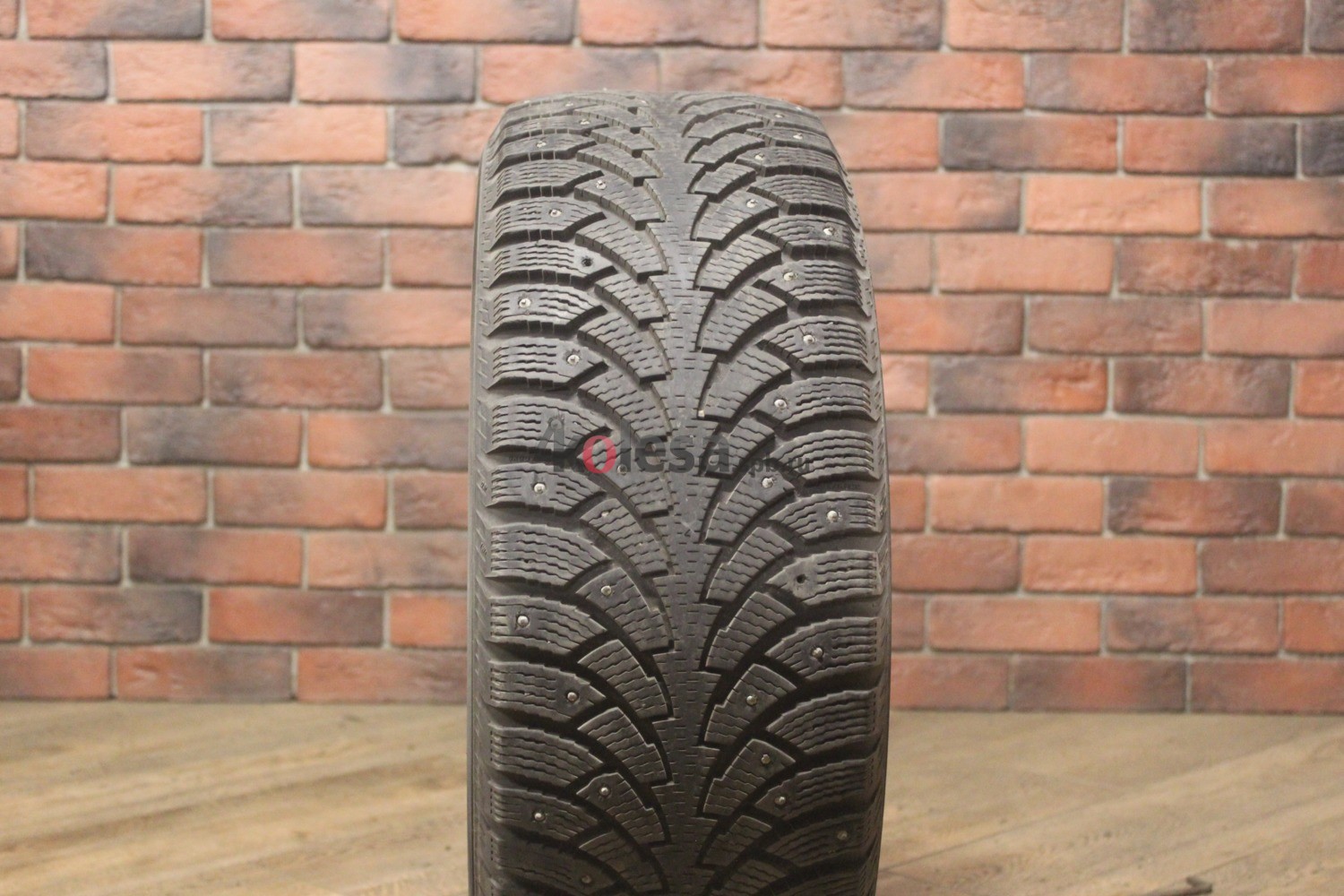 Зимние шипованные шины R16 225/55 Nokian Tyres Hakkapeliitta 4 бу (6-7 мм.) остаток шипов 70-100%