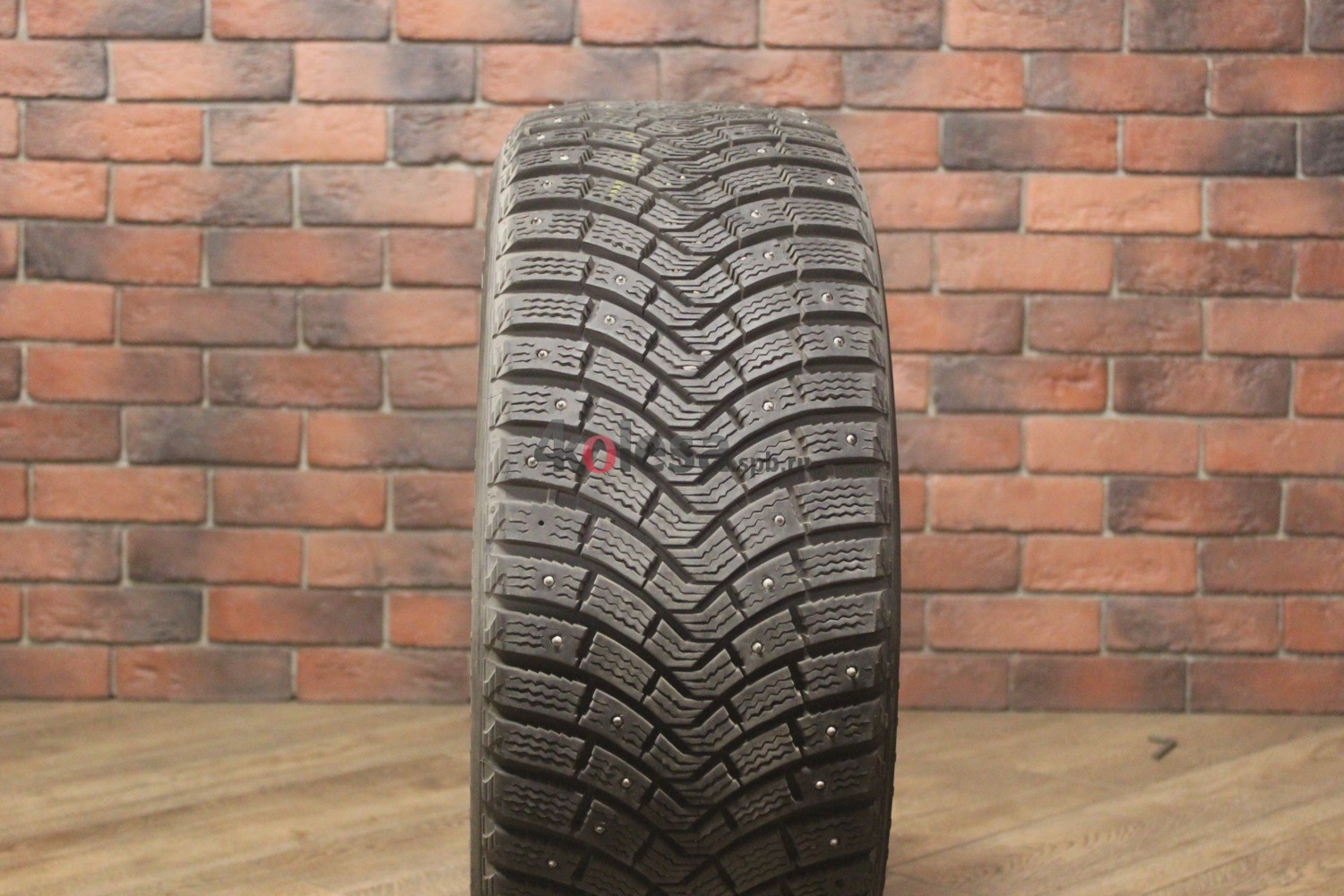 Зимние шипованные шины R16 225/55 Michelin X-Ice North 2 бу (6-7 мм.) остаток шипов 70-100%
