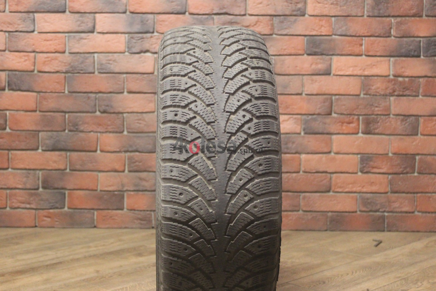 Зимние шипованные шины R16 225/60 Nokian Tyres Nordman 4 бу (4-5 мм.) остаток шипов 0-25%