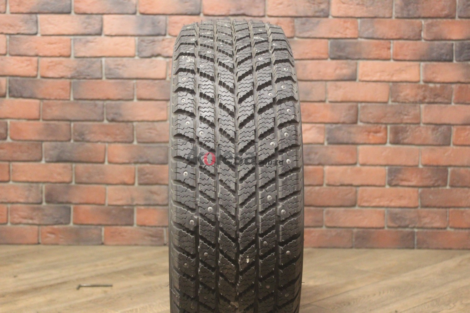 Зимние шипованные шины R16 225/60 Nokian Tyres NRS-T  ШИП (новые)