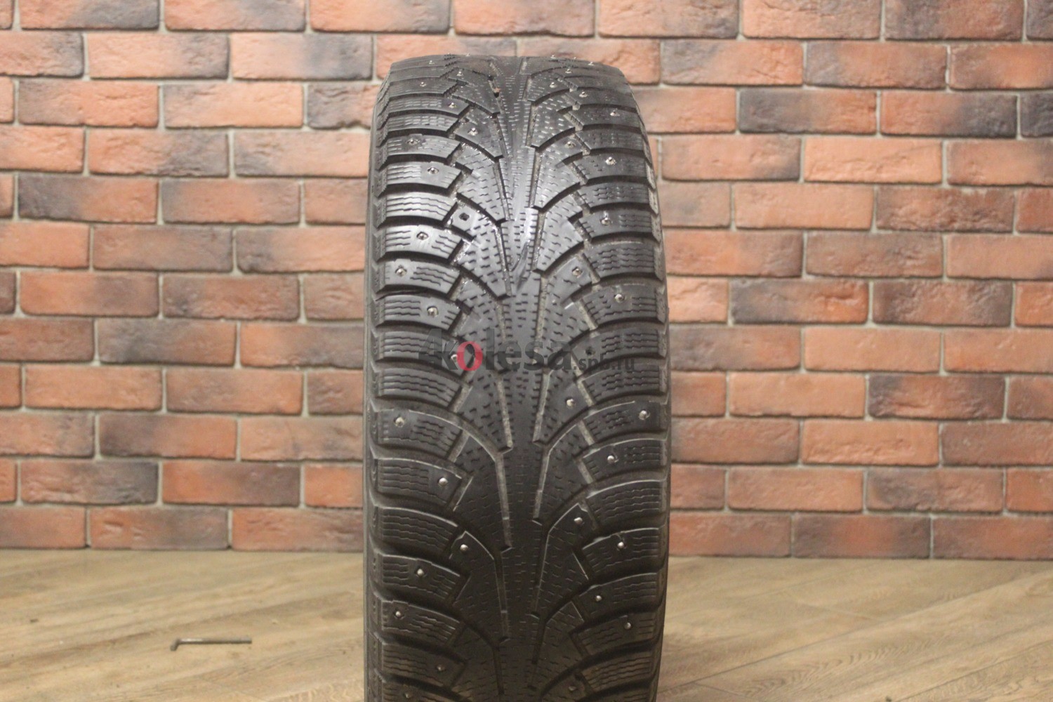 Зимние шипованные шины R16 225/60 Nokian Tyres Hakkapeliitta 5 бу (4-5 мм.) остаток шипов 70-100%