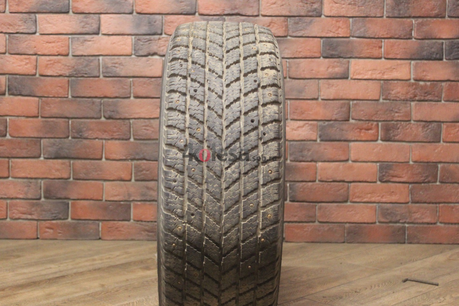 Зимние шипованные шины R16 235/60 Nokian Tyres NRS-T бу (6-7 мм.) остаток шипов 50-69%