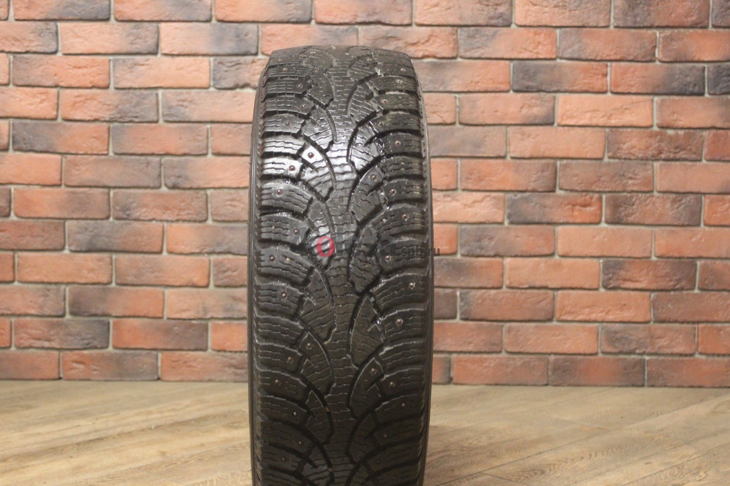Зимние шипованные шины R16C 205/65 Bridgestone Noranza Van бу (6-7 мм.) остаток шипов 70-100%