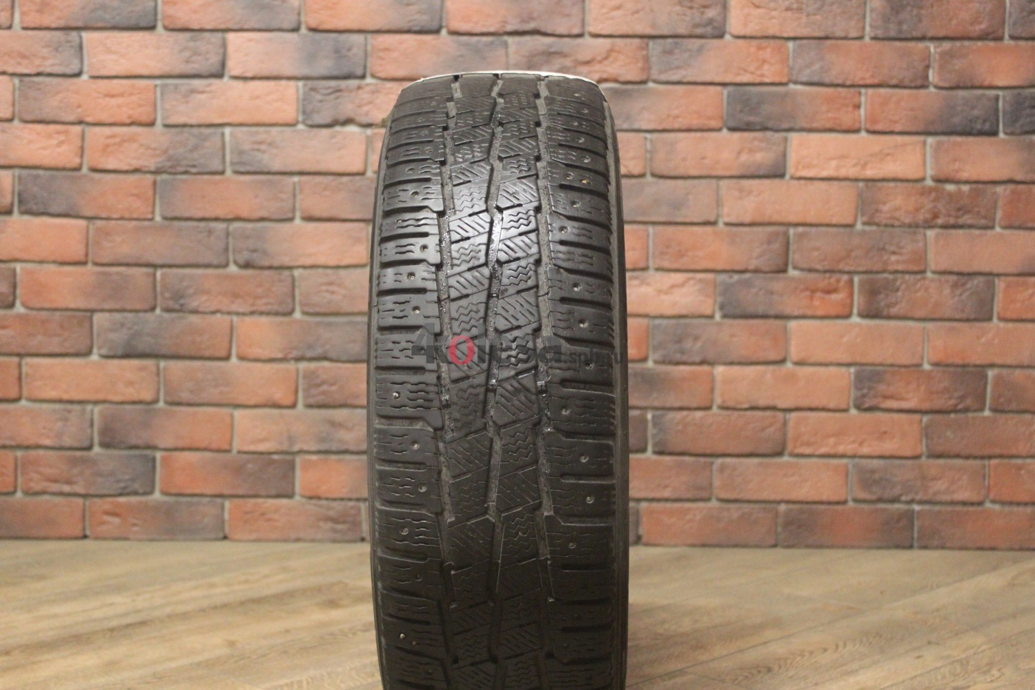 Зимние шипованные шины R16C 205/65 Michelin Agilis X-Ice North бу (6-7 мм.) остаток шипов 0-25%