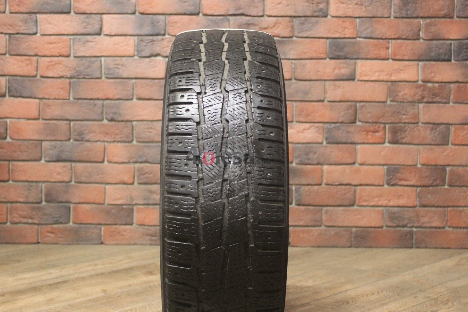 Зимние шипованные шины R16C 205/65 Michelin Agilis X-Ice North бу (4-5 мм.) остаток шипов 0-25%