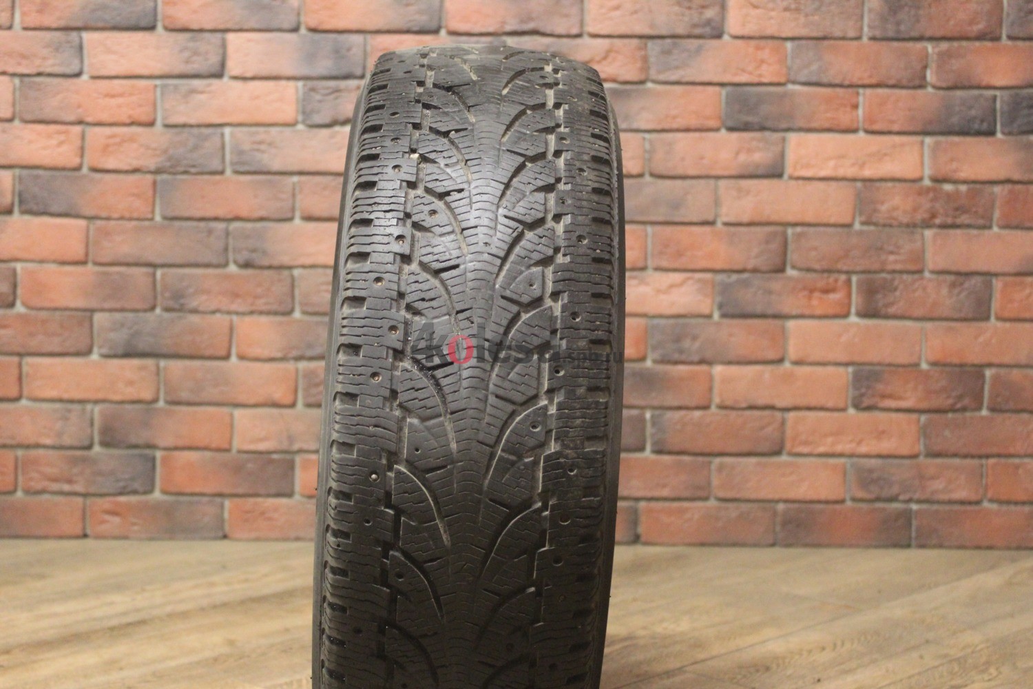 Зимние шипованные шины R16C 215/65 Pirelli Chrono Winter бу (4-5 мм.) остаток шипов 0-25%