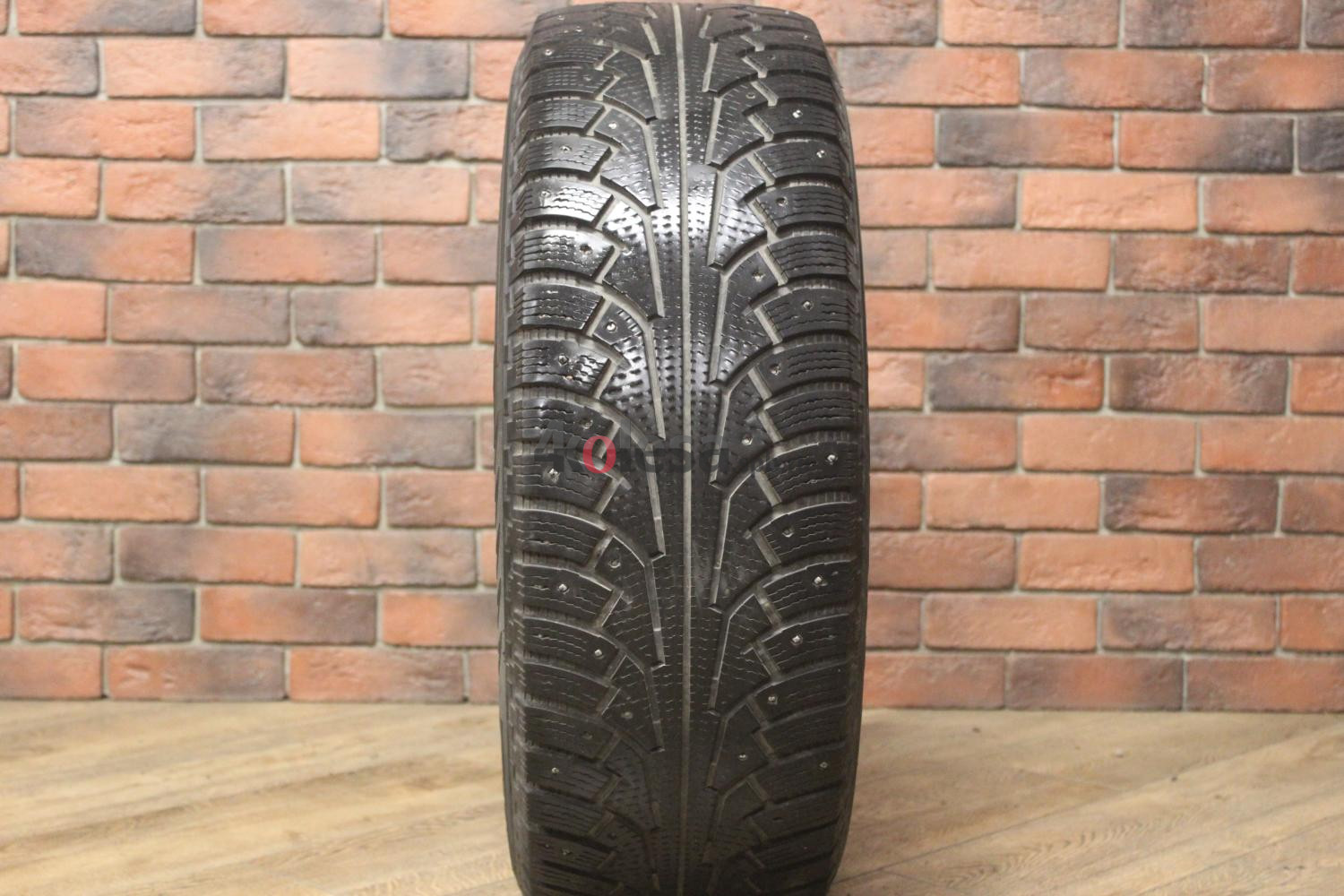 Зимние шипованные шины R17 245/65 Nokian Tyres Nordman 5 бу (4-5 мм.) остаток шипов 25-49%