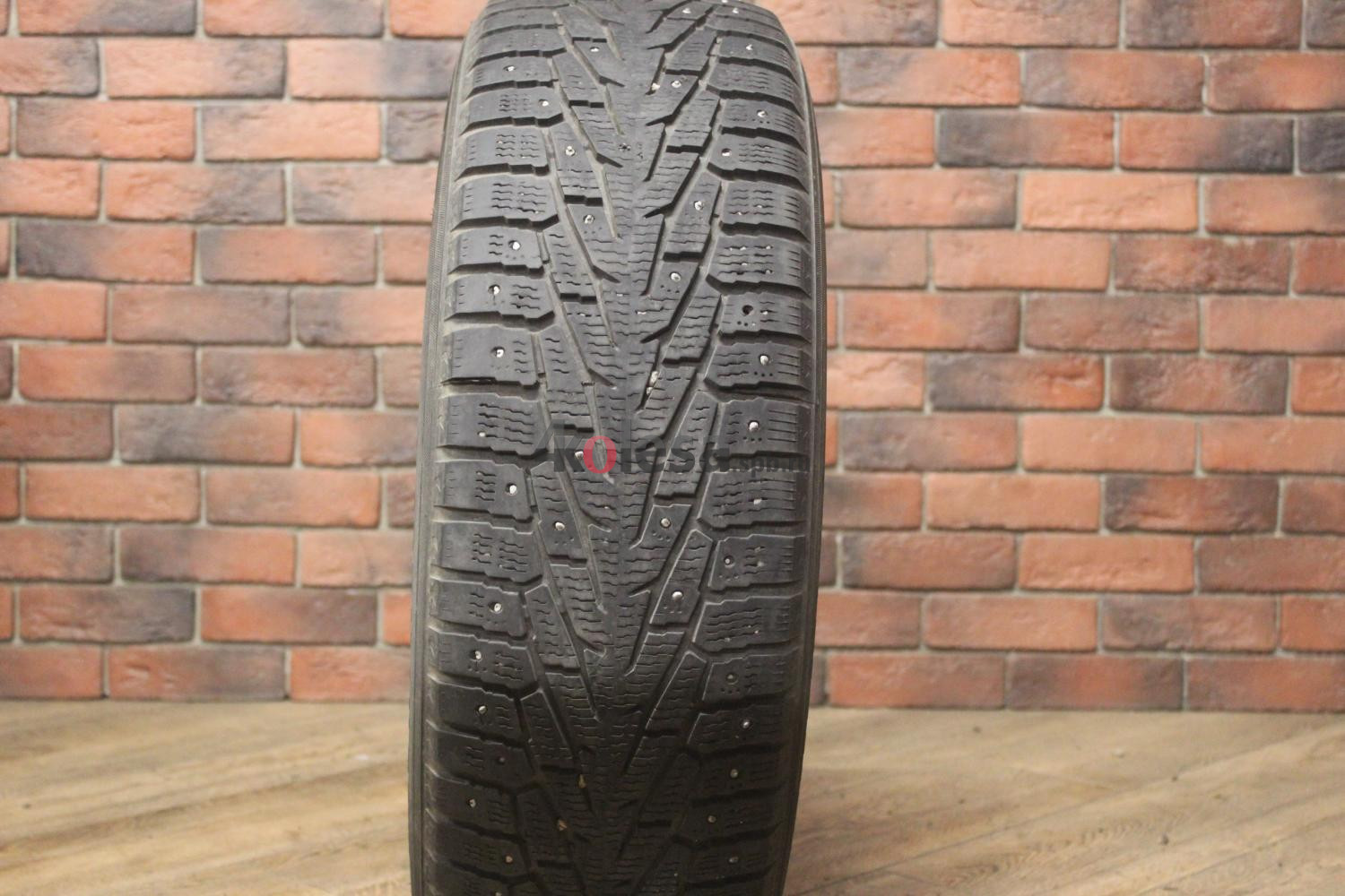 Зимние шипованные шины R17 235/65 Nokian Tyres Nordman 7 бу (6-7 мм.) остаток шипов 50-69%