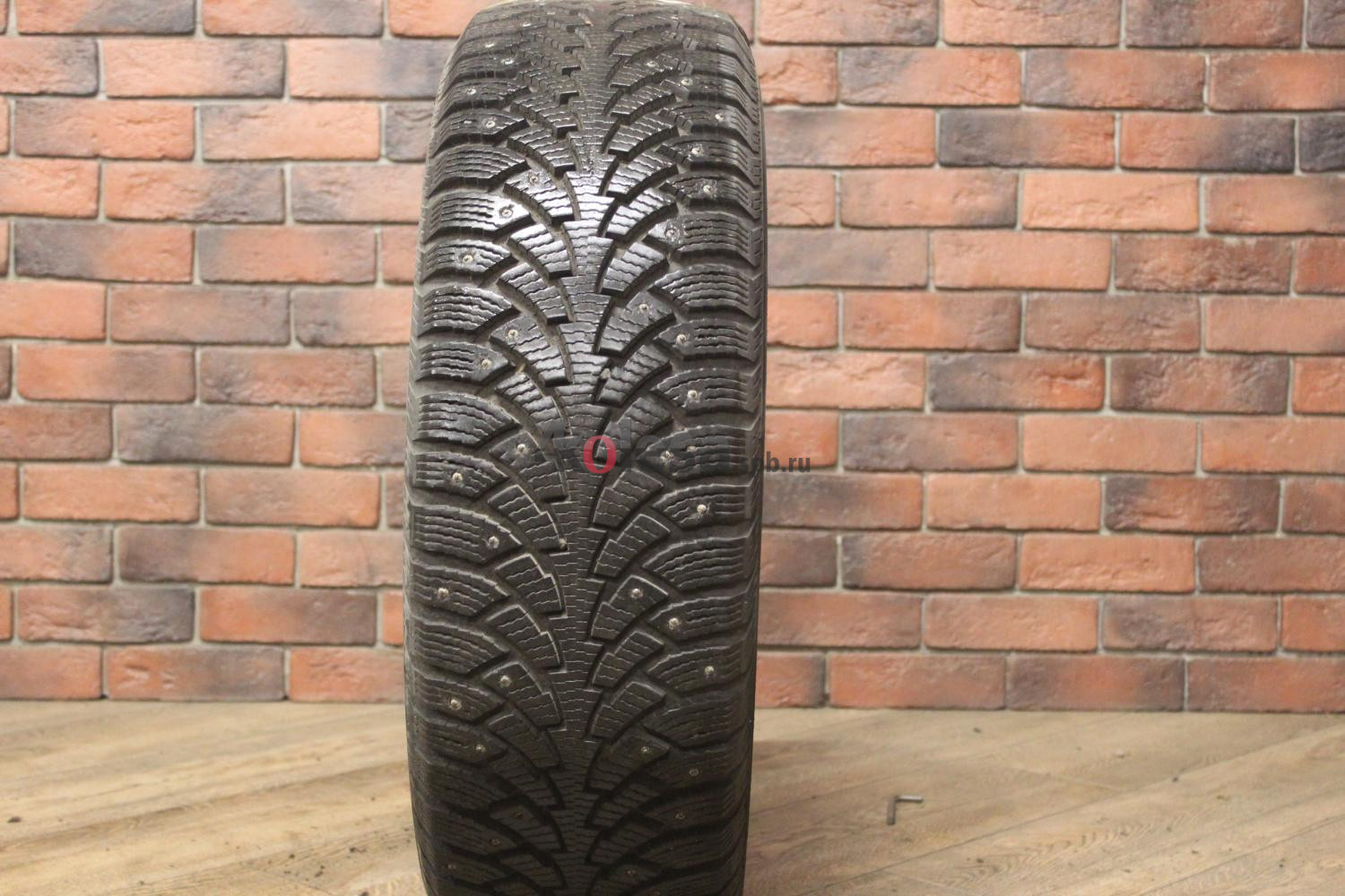 Зимние шипованные шины R17 235/65 Nokian Tyres Nordman бу (8-9 мм.) остаток шипов 70-100%