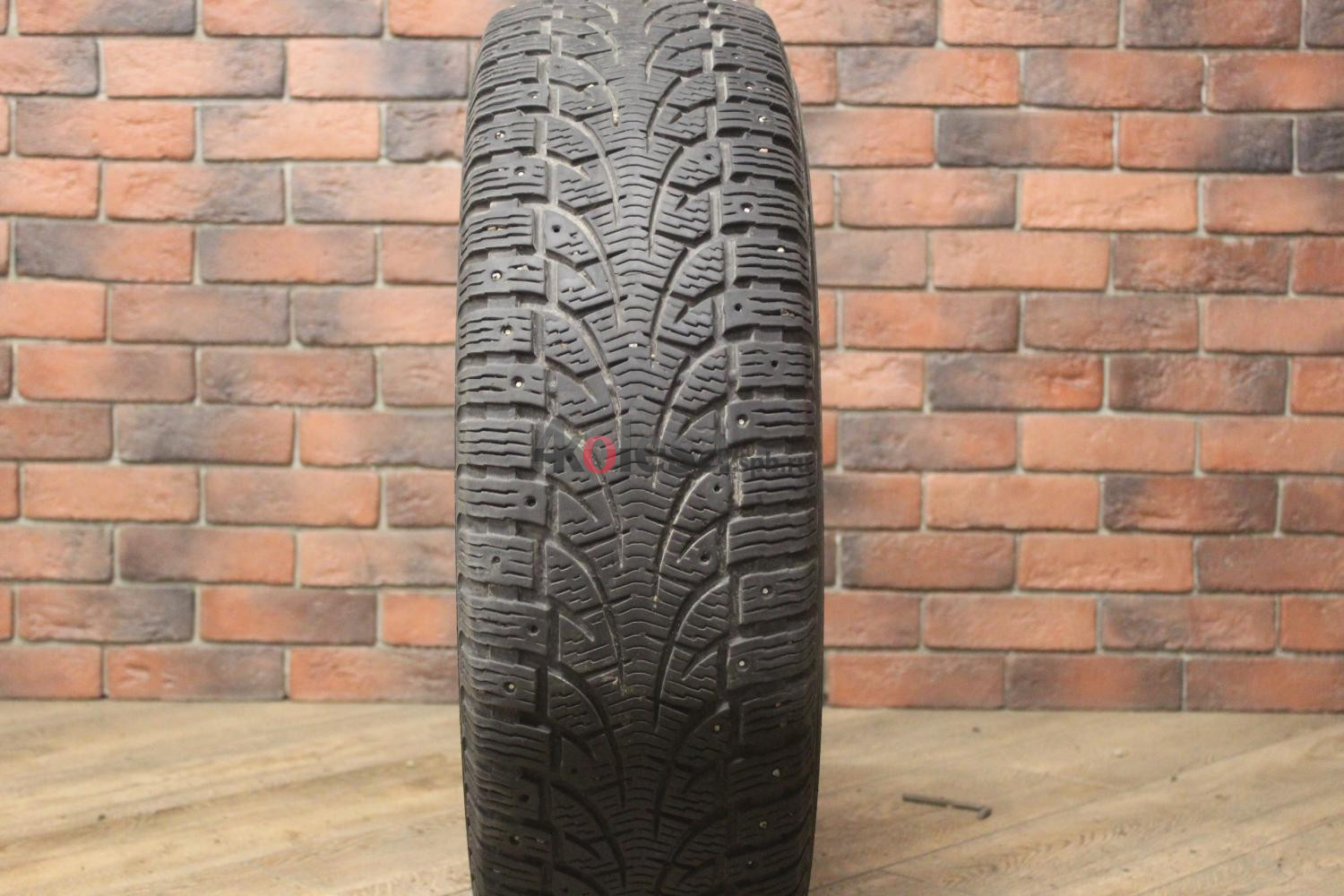 Зимние шипованные шины R17 235/65 Pirelli Winter Carving Edge бу (4-5 мм.) остаток шипов 0-25%