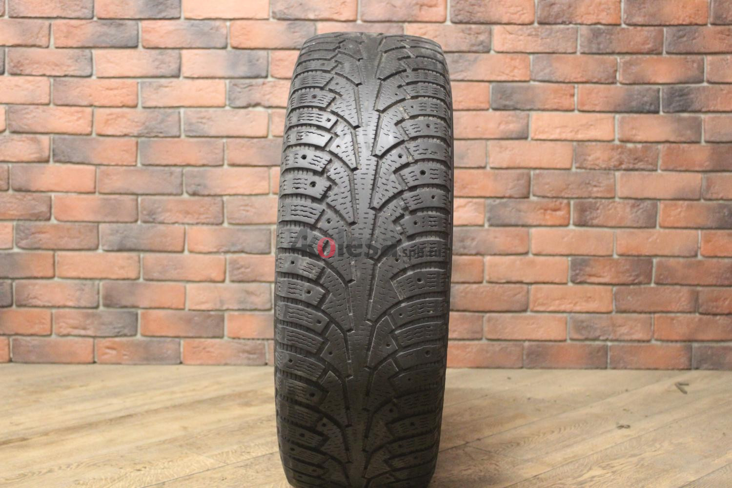 Зимние шипованные шины R17 235/65 Nokian Tyres Hakkapeliitta 5 бу (4-5 мм.) остаток шипов 0-25%