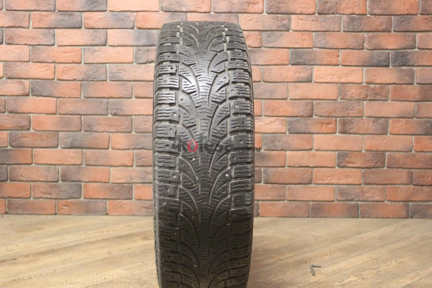 Зимние шипованные шины R17 225/65 Pirelli Winter Carving Edge бу (4-5 мм.) остаток шипов 0-25%