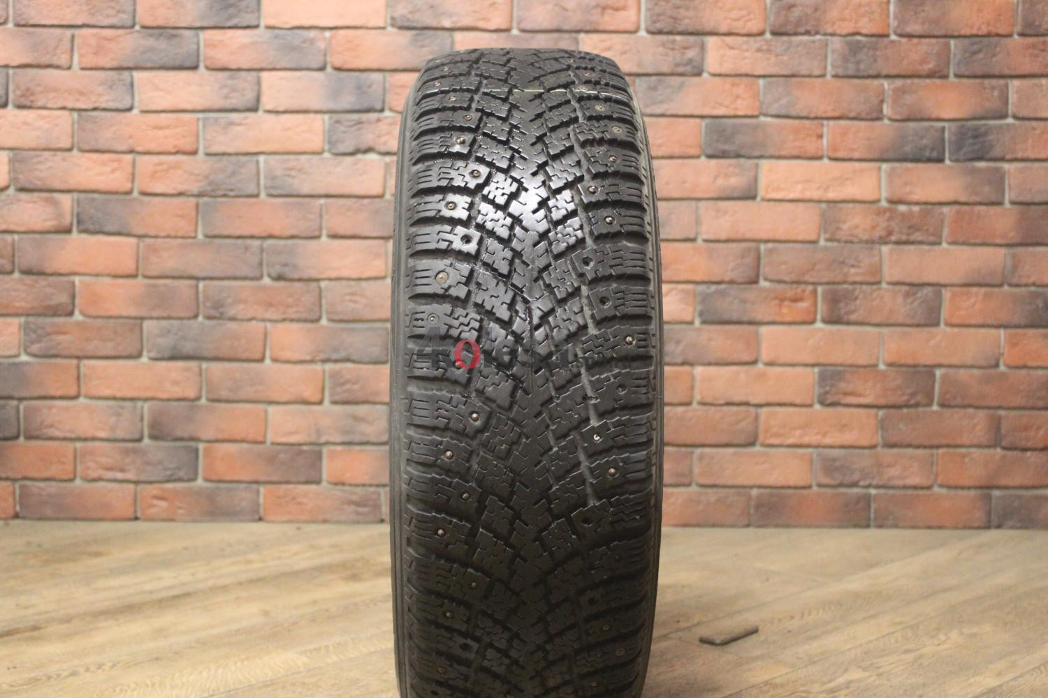 Зимние шипованные шины R17 225/65 Nokian Tyres Nordman бу (4-5 мм.) остаток шипов 50-69%