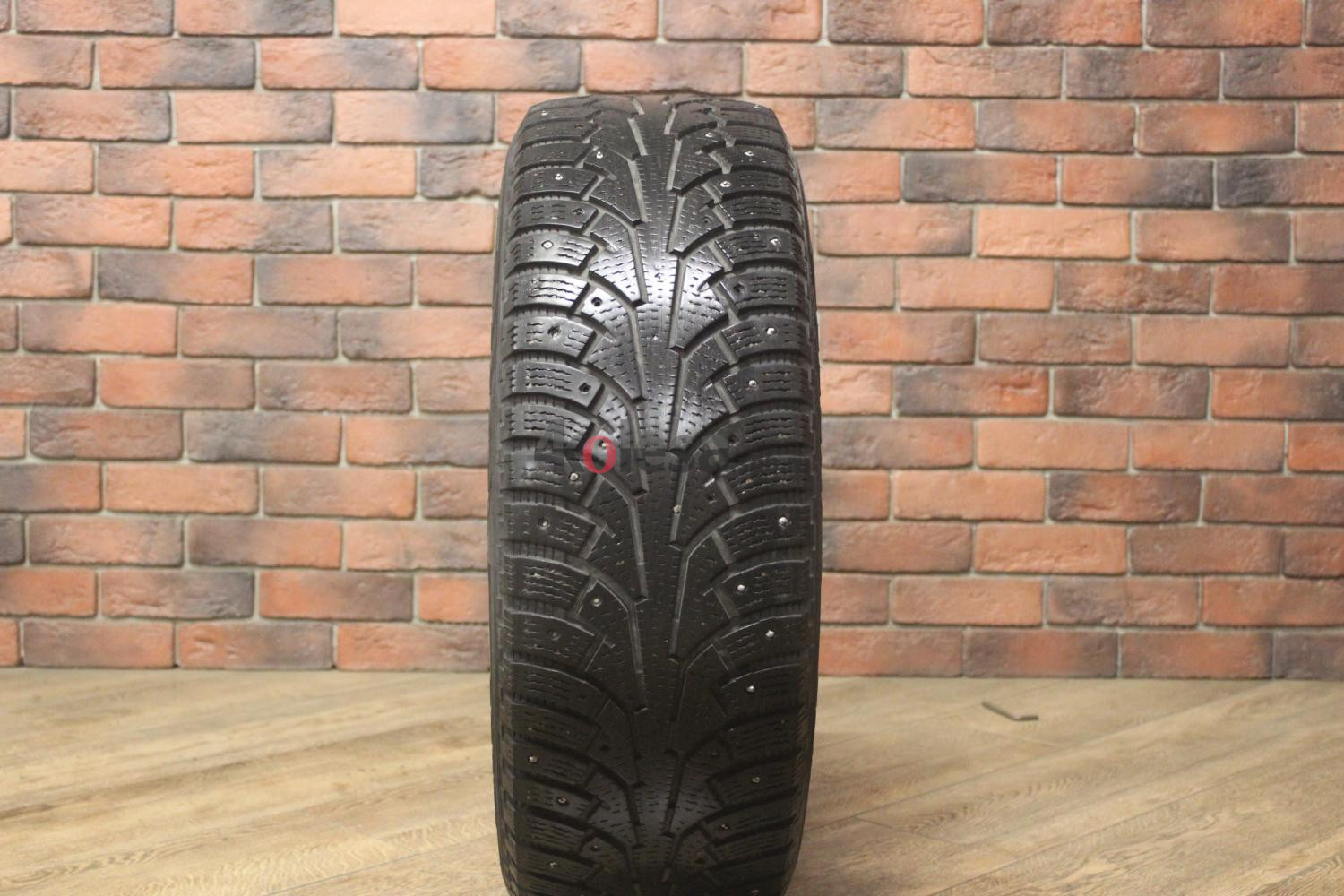 Зимние шипованные шины R17 225/60 Nokian Tyres Nordman 5 бу (4-5 мм.) остаток шипов 50-69%