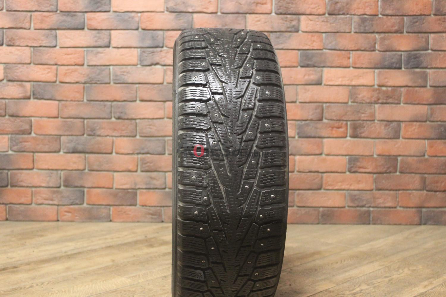 Зимние шипованные шины R17 225/60 Nokian Tyres Nordman 7 бу (4-5 мм.) остаток шипов 70-100%