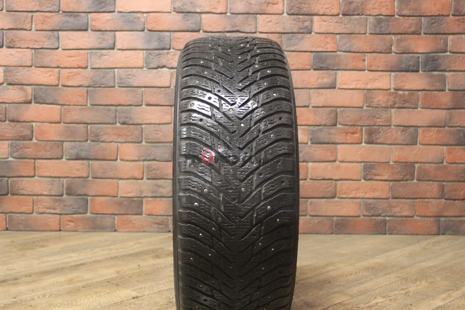 Зимние шипованные шины R17 225/55 Nokian Tyres Hakkapeliitta 8 RFT бу (4-5 мм.) остаток шипов 70-100%