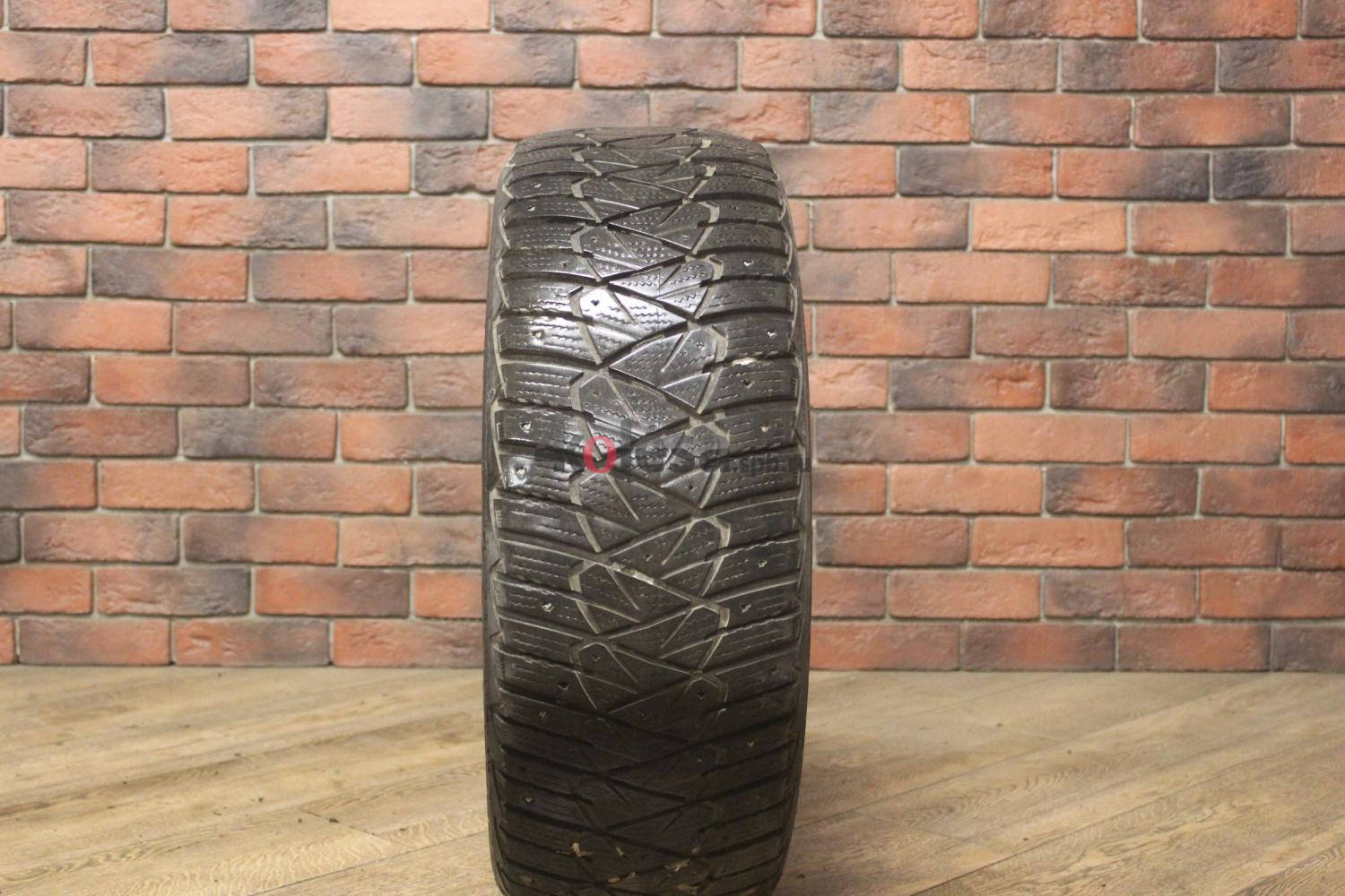 Зимние шипованные шины R17 225/55 Dunlop Ice Touch бу (6-7 мм.) остаток шипов 0-25%