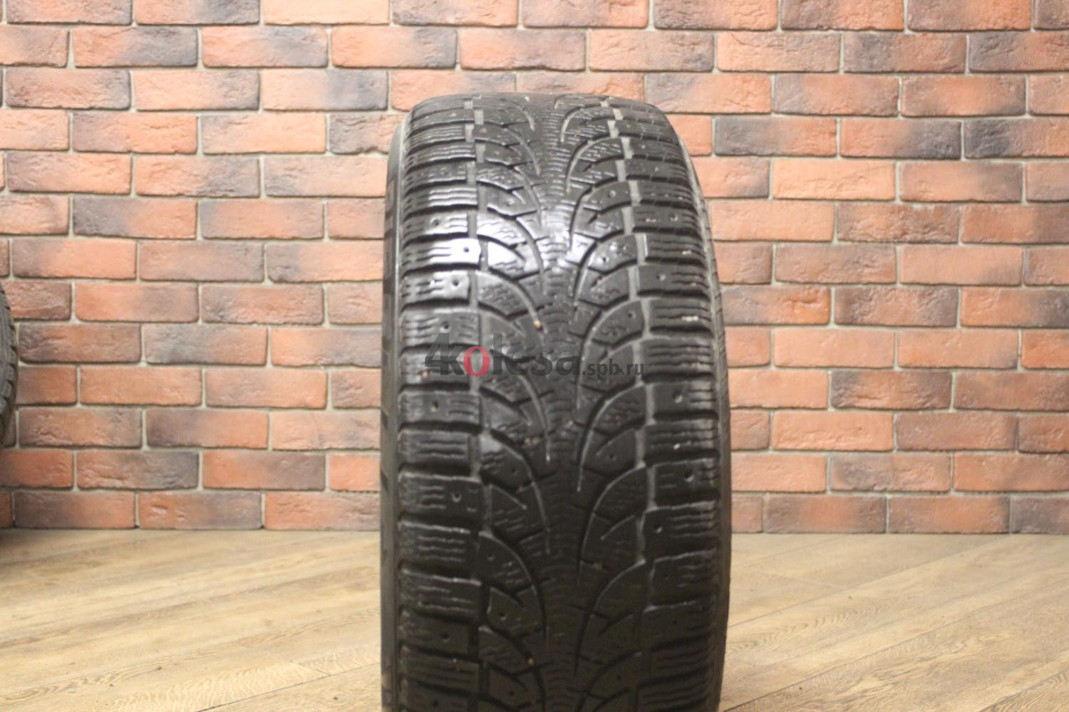 Зимние шипованные шины R17 225/50 Pirelli Winter Carving Edge бу (4-5 мм.) остаток шипов 0-25%