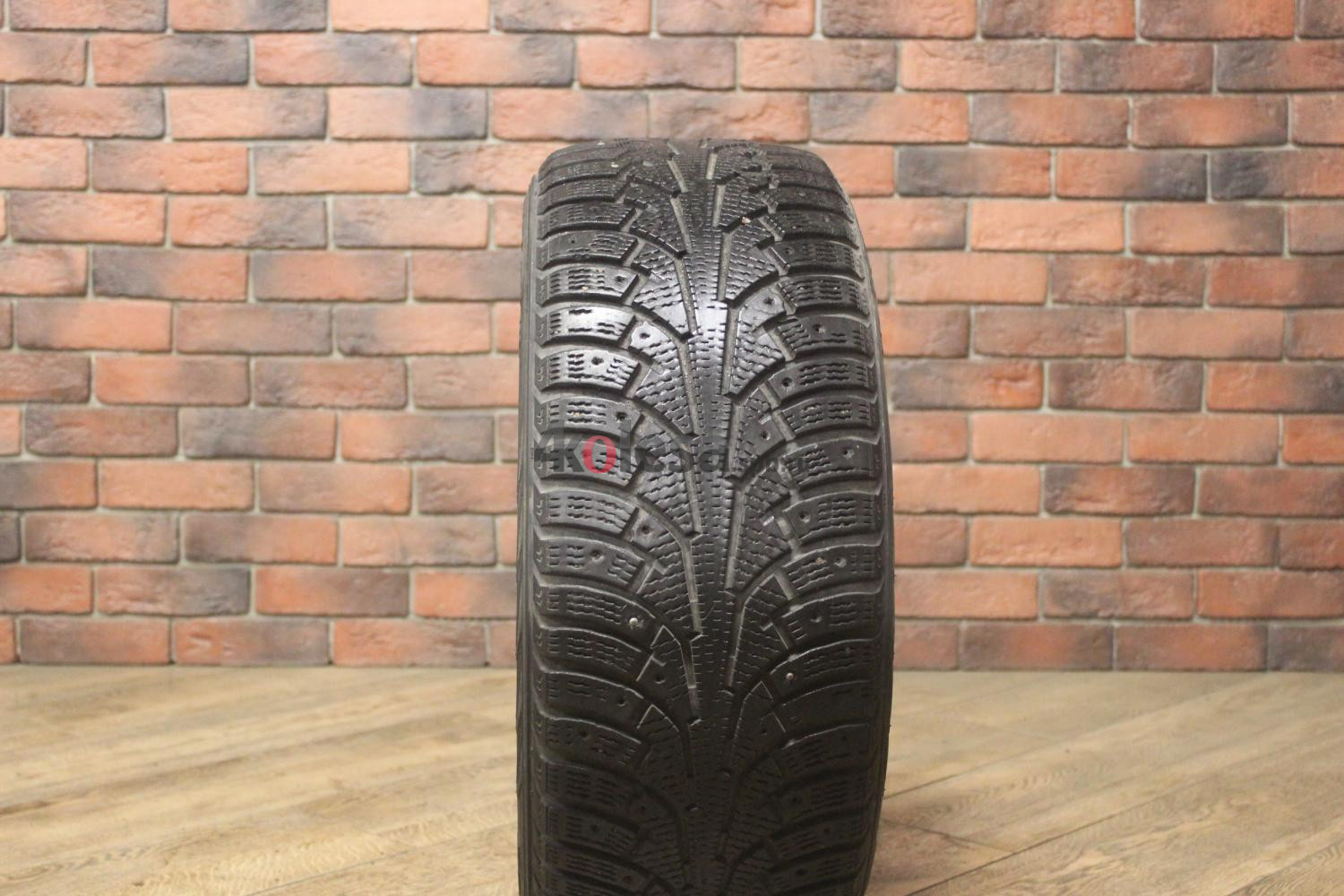 Зимние шипованные шины R17 225/50 Nokian Tyres Nordman 5 бу (4-5 мм.) остаток шипов 0-25%