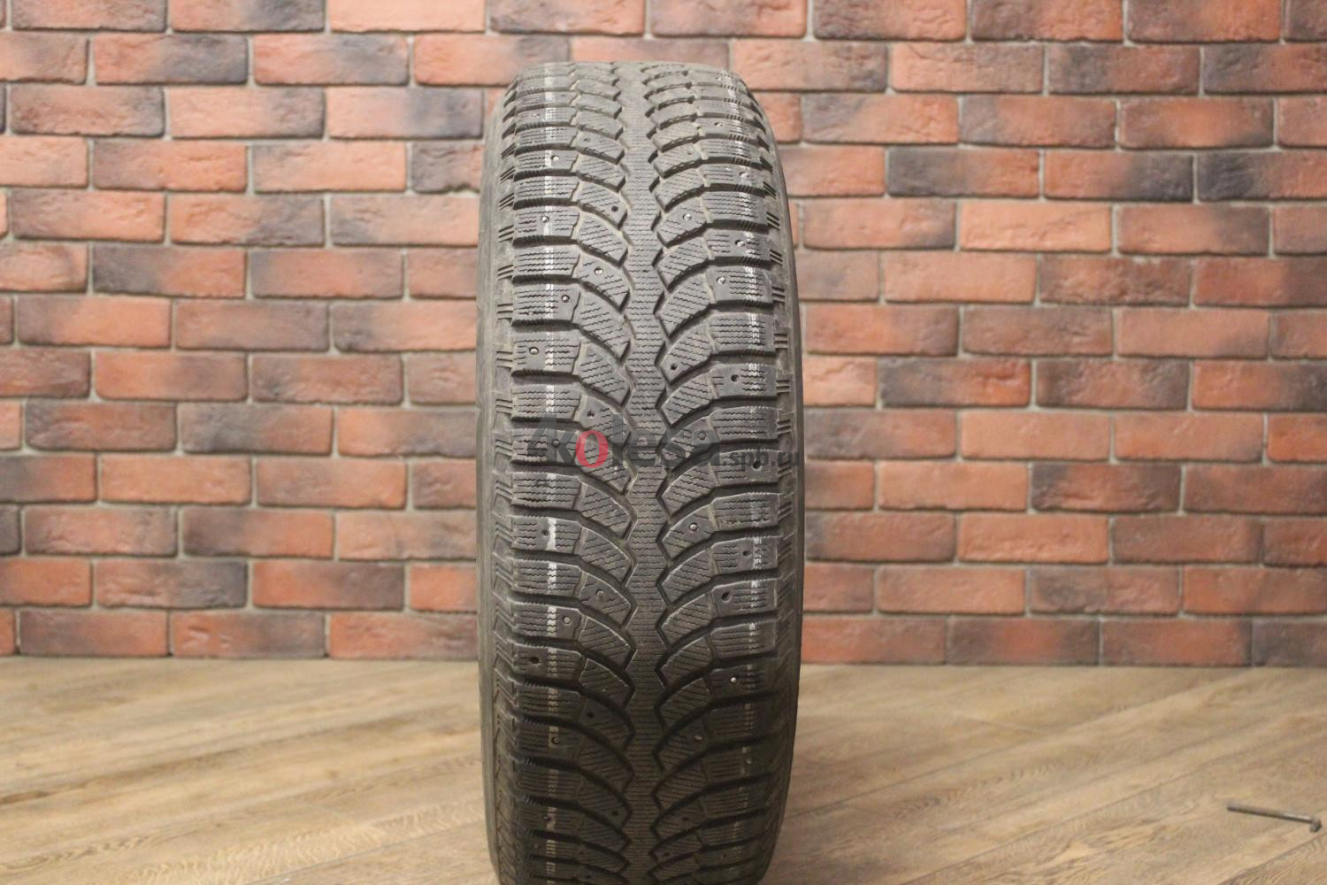 Зимние шипованные шины R17 225/65 Bridgestone Blizzak Spike-01 бу (4-5 мм.) остаток шипов 50-69%
