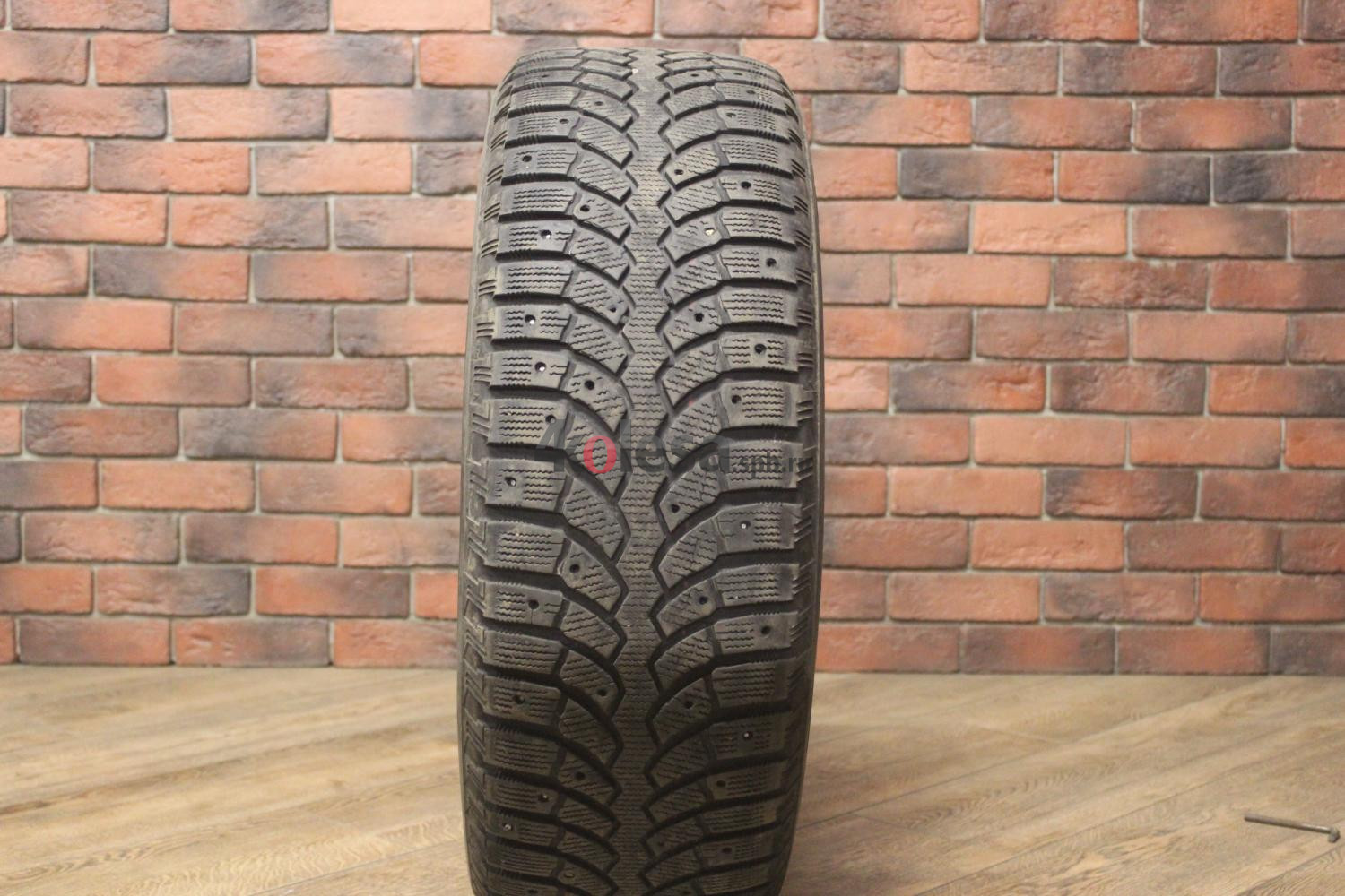 Зимние шипованные шины R18 235/60 Bridgestone Blizzak Spike-01 бу (4-5 мм.) остаток шипов 0-25%