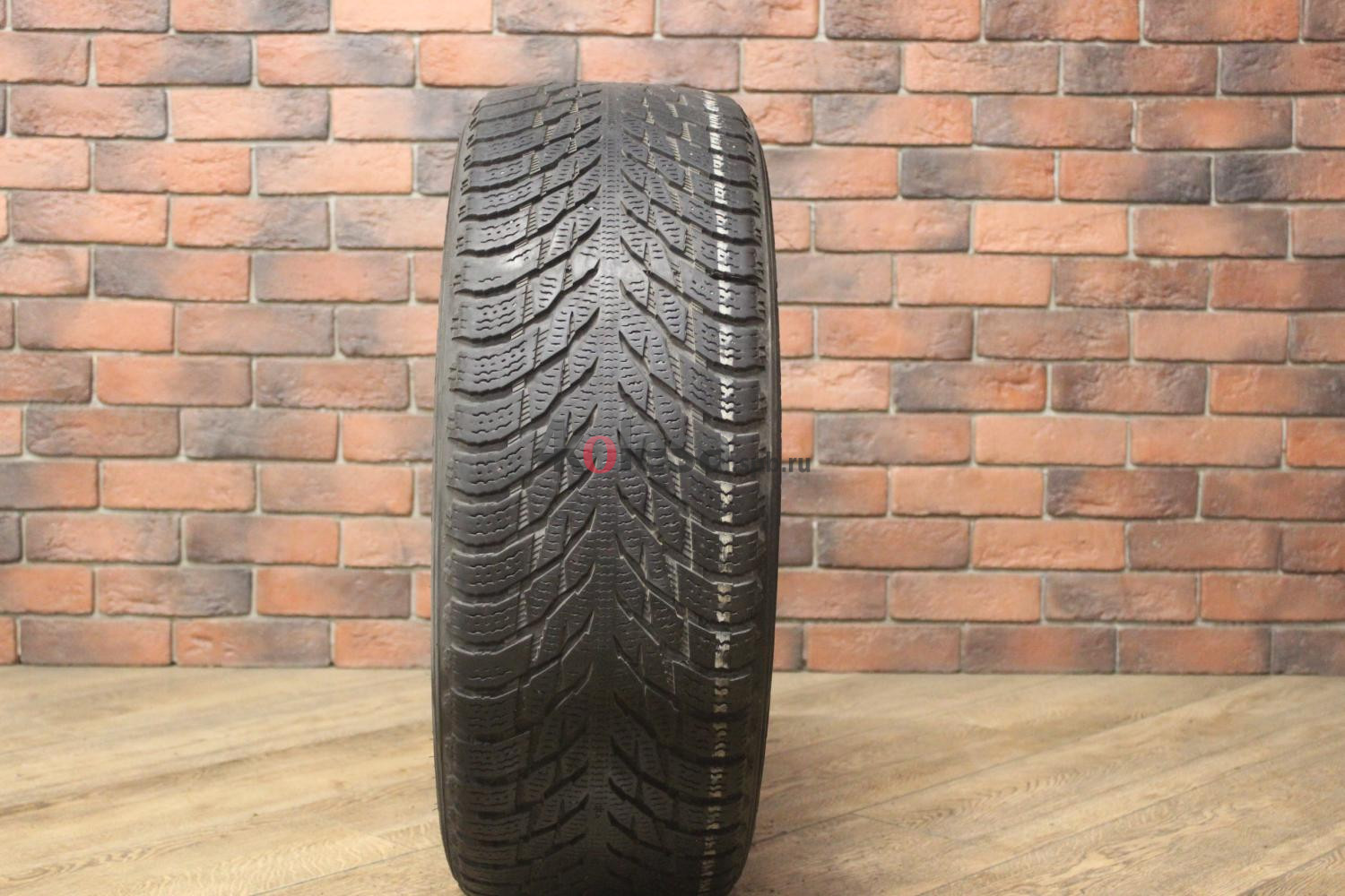 Зимние нешипованные шины R18 235/55 Nokian Tyres Hakkapeliitta R3 бу Лип. (4-5 мм.)