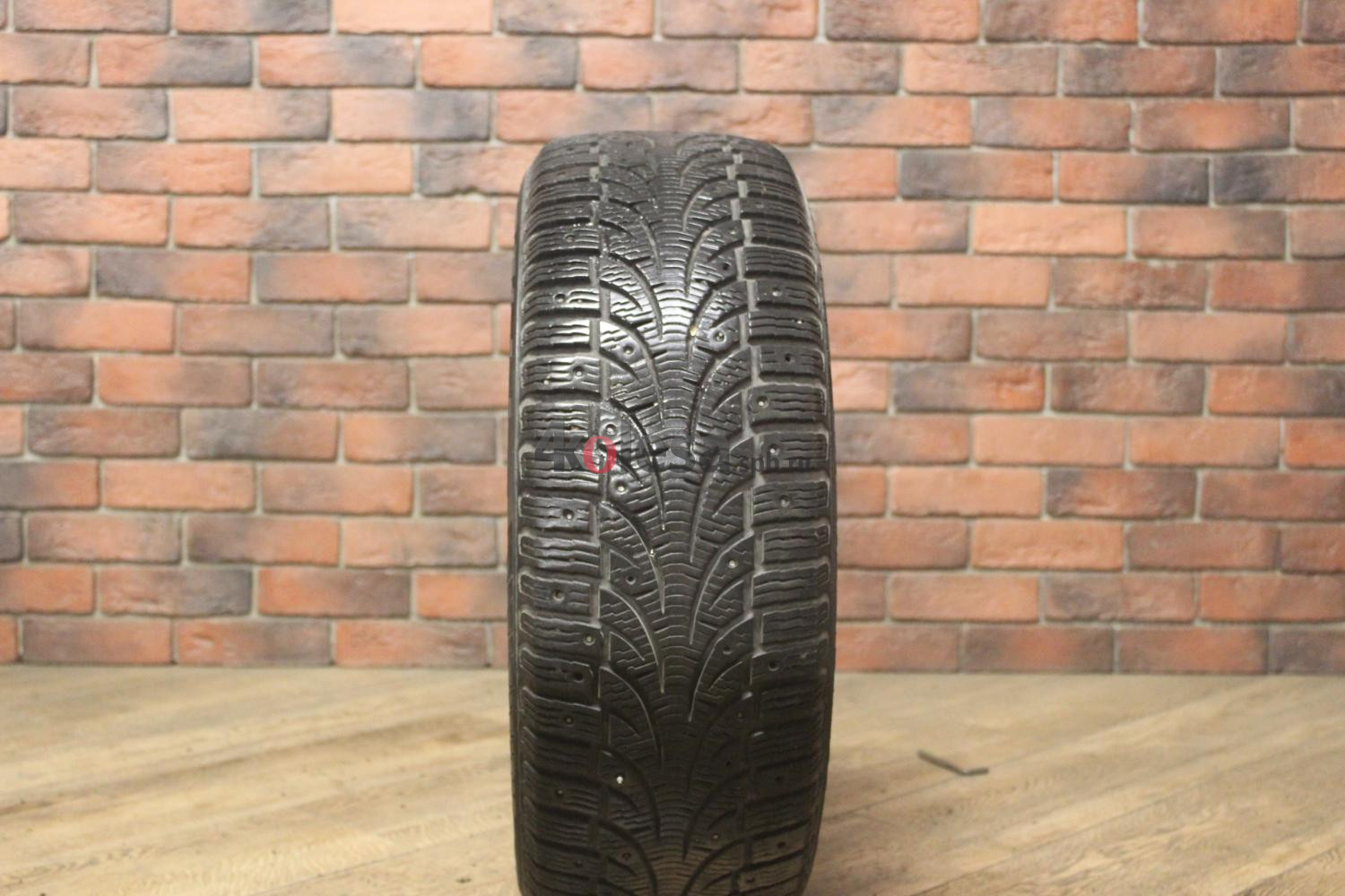 Зимние шипованные шины R17 215/55 Pirelli Winter Carving Edge бу (4-5 мм.) остаток шипов 0-25%